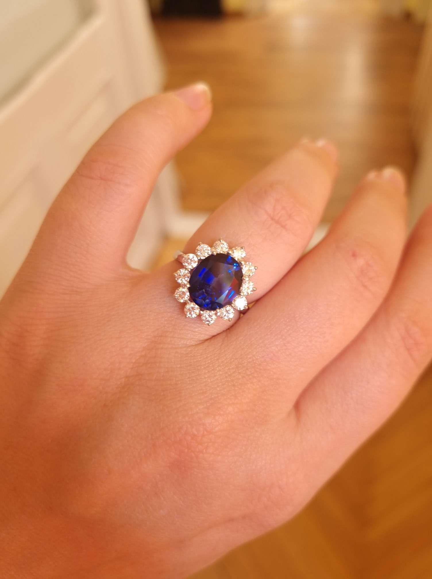 Contemporary 6 Ct Royal Blue Sapphire, Lady Diana inspired ring and 1.00 Ct Natural Diamonds For Sale