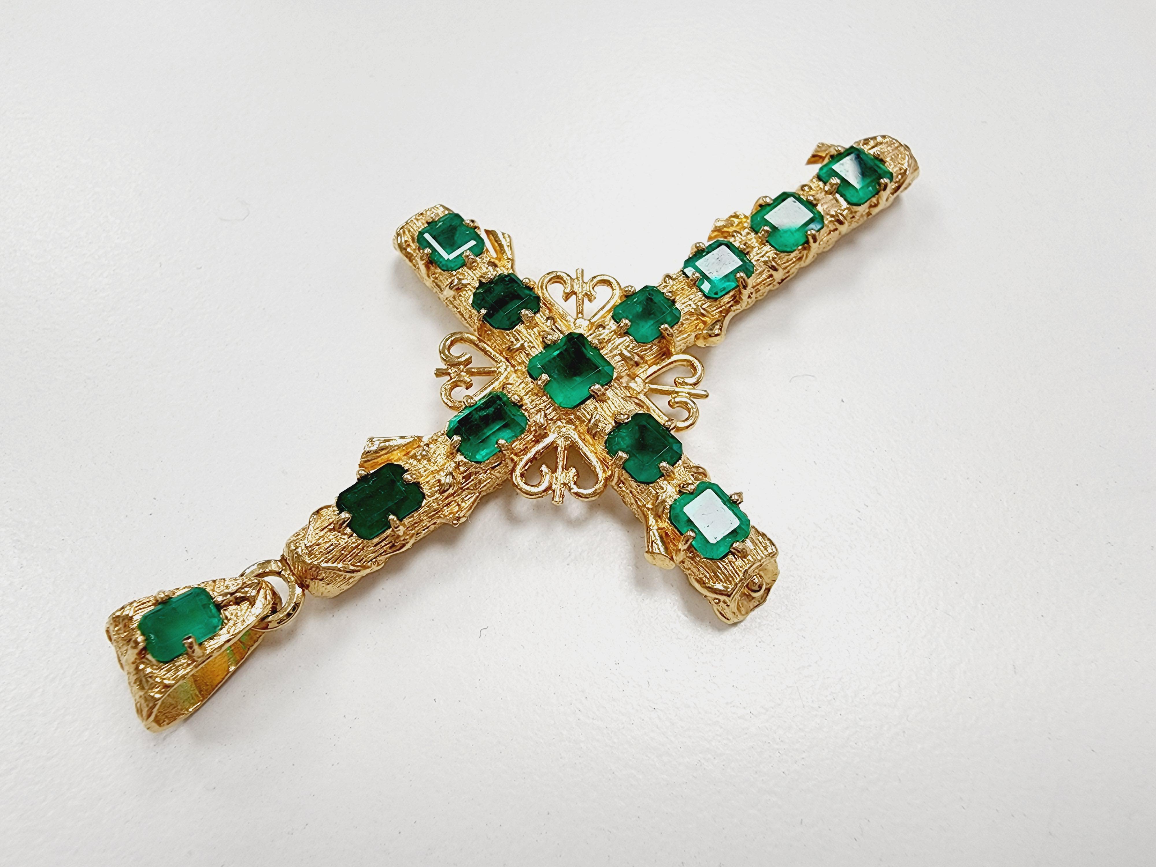 6 Karat Echter kolumbianischer Smaragdkreuz-Anhänger mit 6 Karat (Rundschliff)