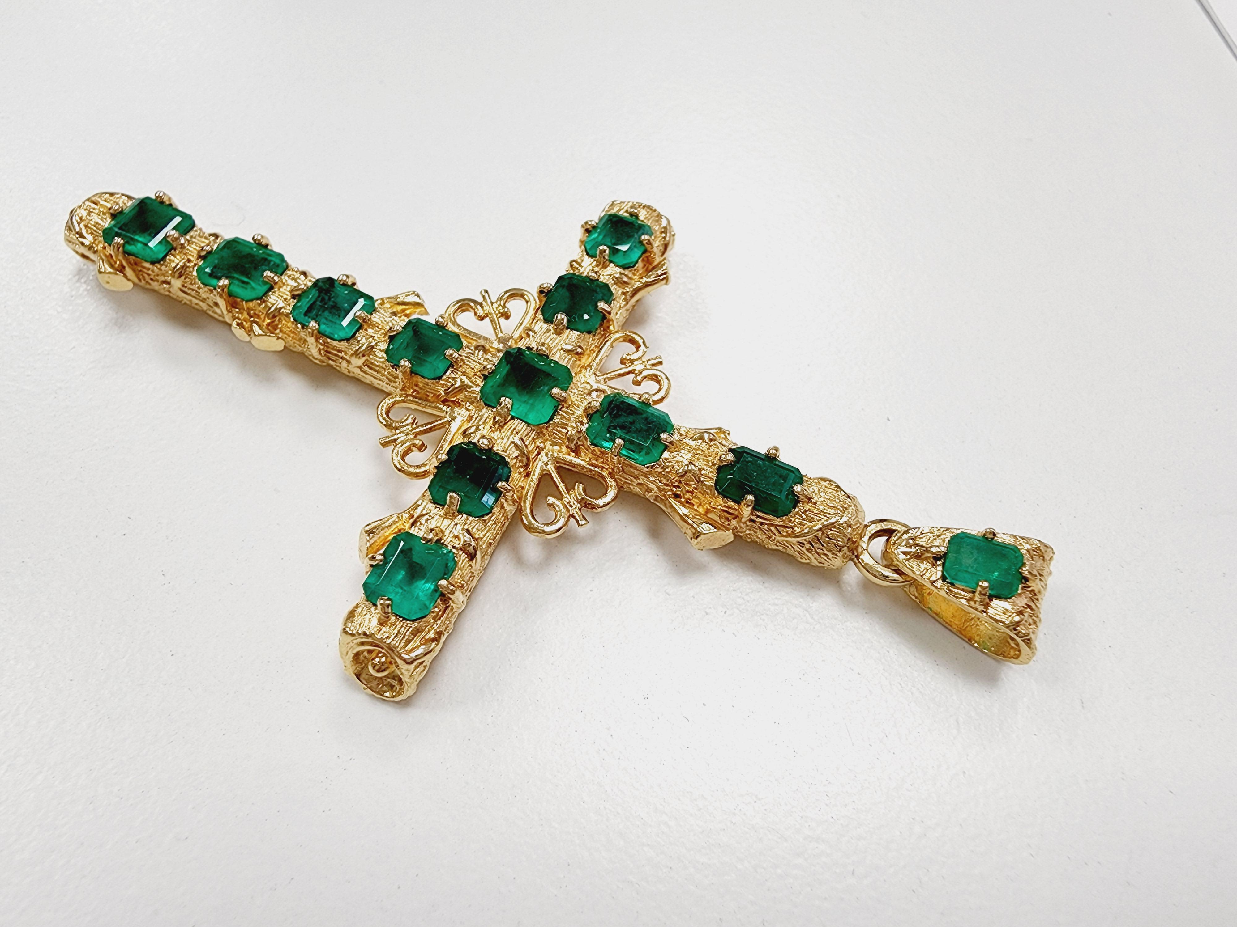 6 Karat Echter kolumbianischer Smaragdkreuz-Anhänger mit 6 Karat im Zustand „Neu“ in Great Neck Plaza, NY