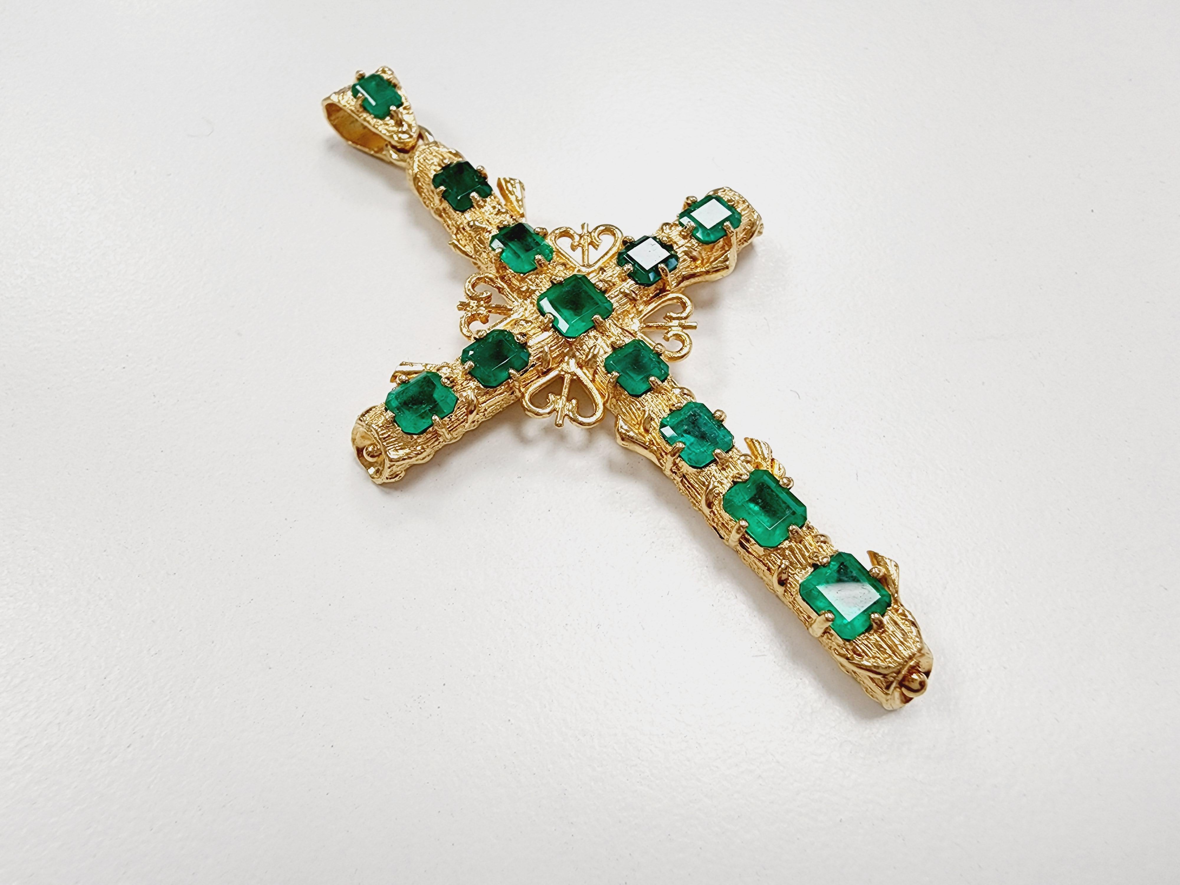 6 Karat Echter kolumbianischer Smaragdkreuz-Anhänger mit 6 Karat 1