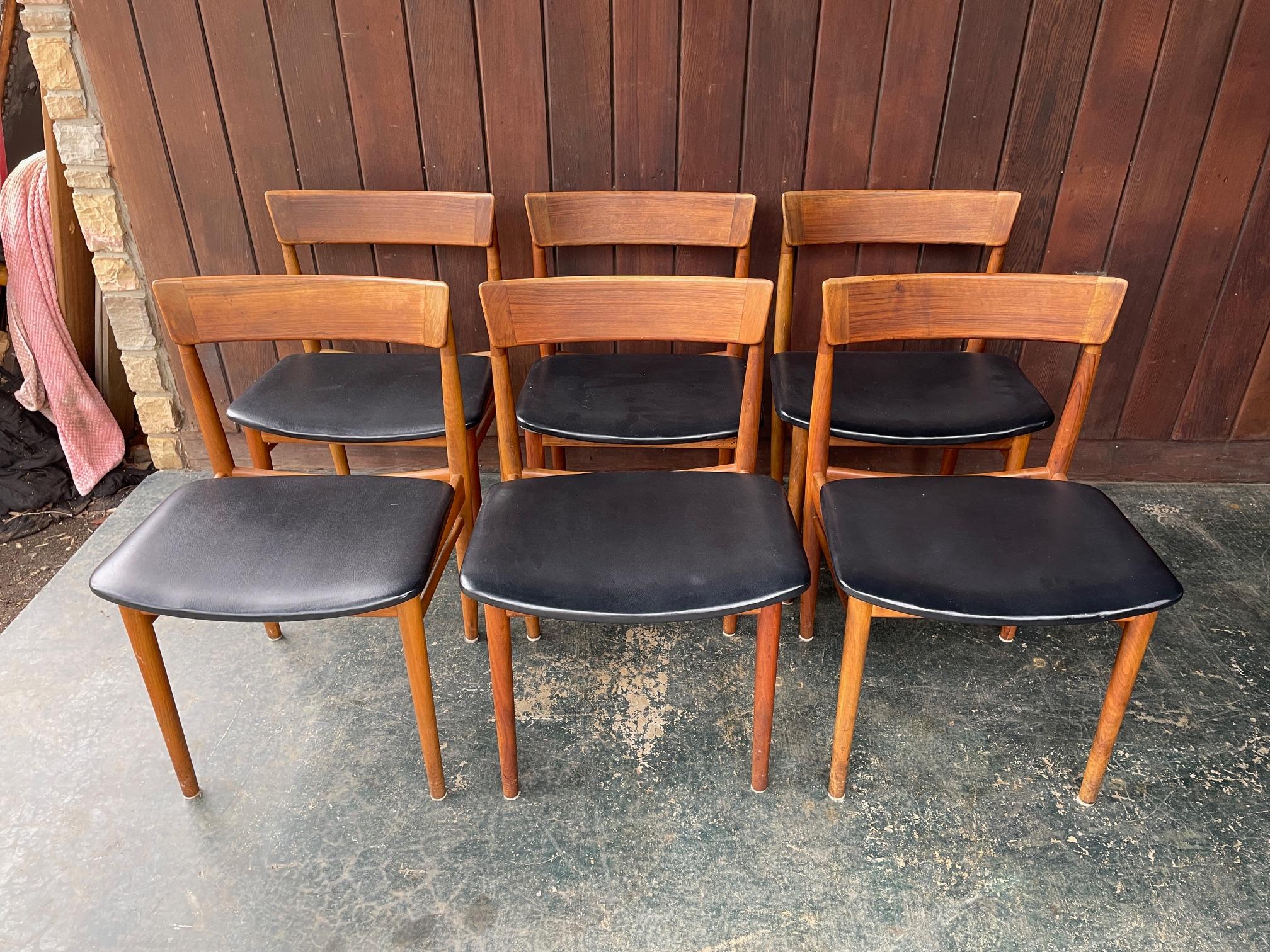 Hand-Crafted 6 Danish 1960s Henry Rosengren Hansen Nº39 Teak Black Dining Table Chairs For Sale