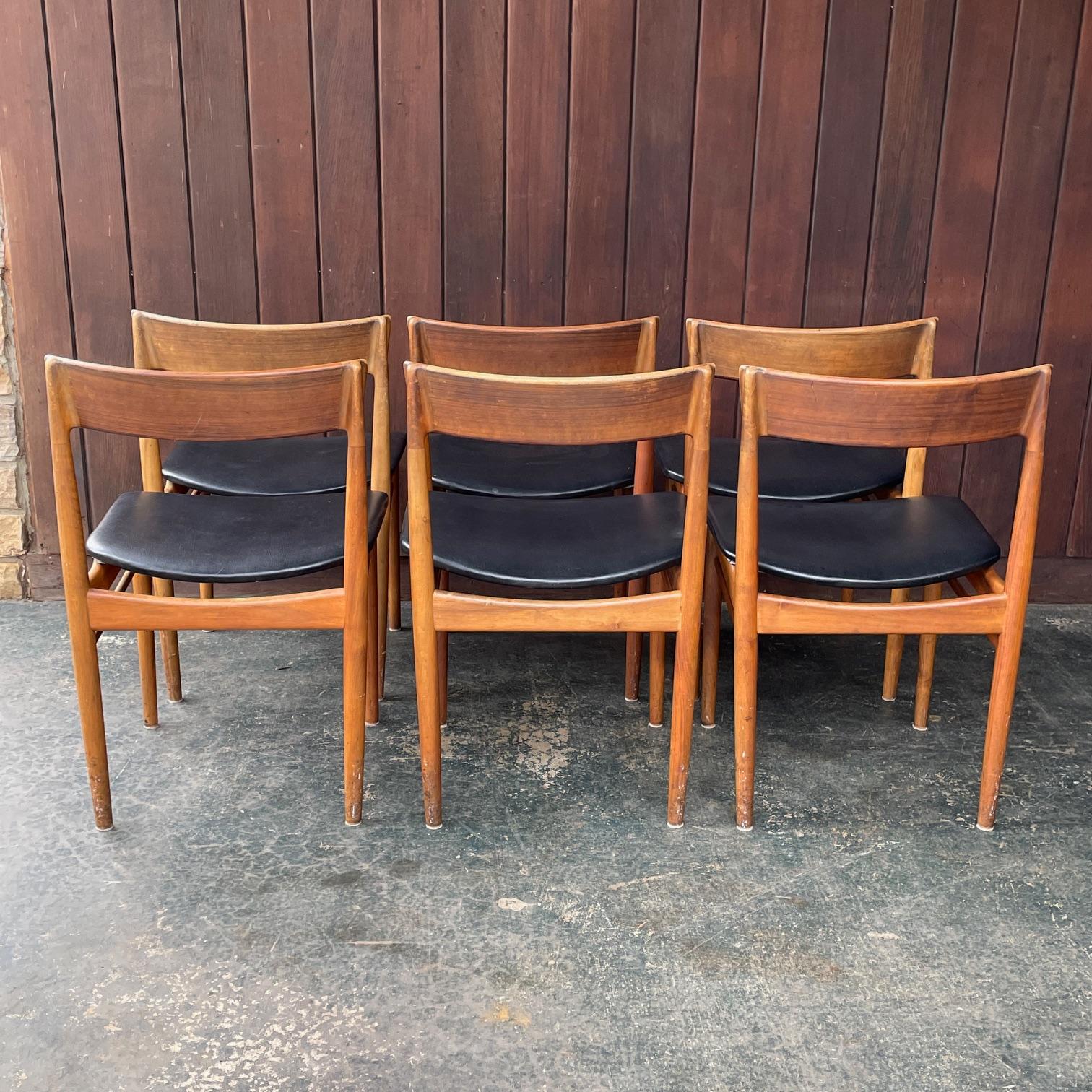 6 Dänische 1960er Henry Rosengren Hansen Nº39 Teak Schwarz Esstisch Stühle im Zustand „Starke Gebrauchsspuren“ im Angebot in Hyattsville, MD