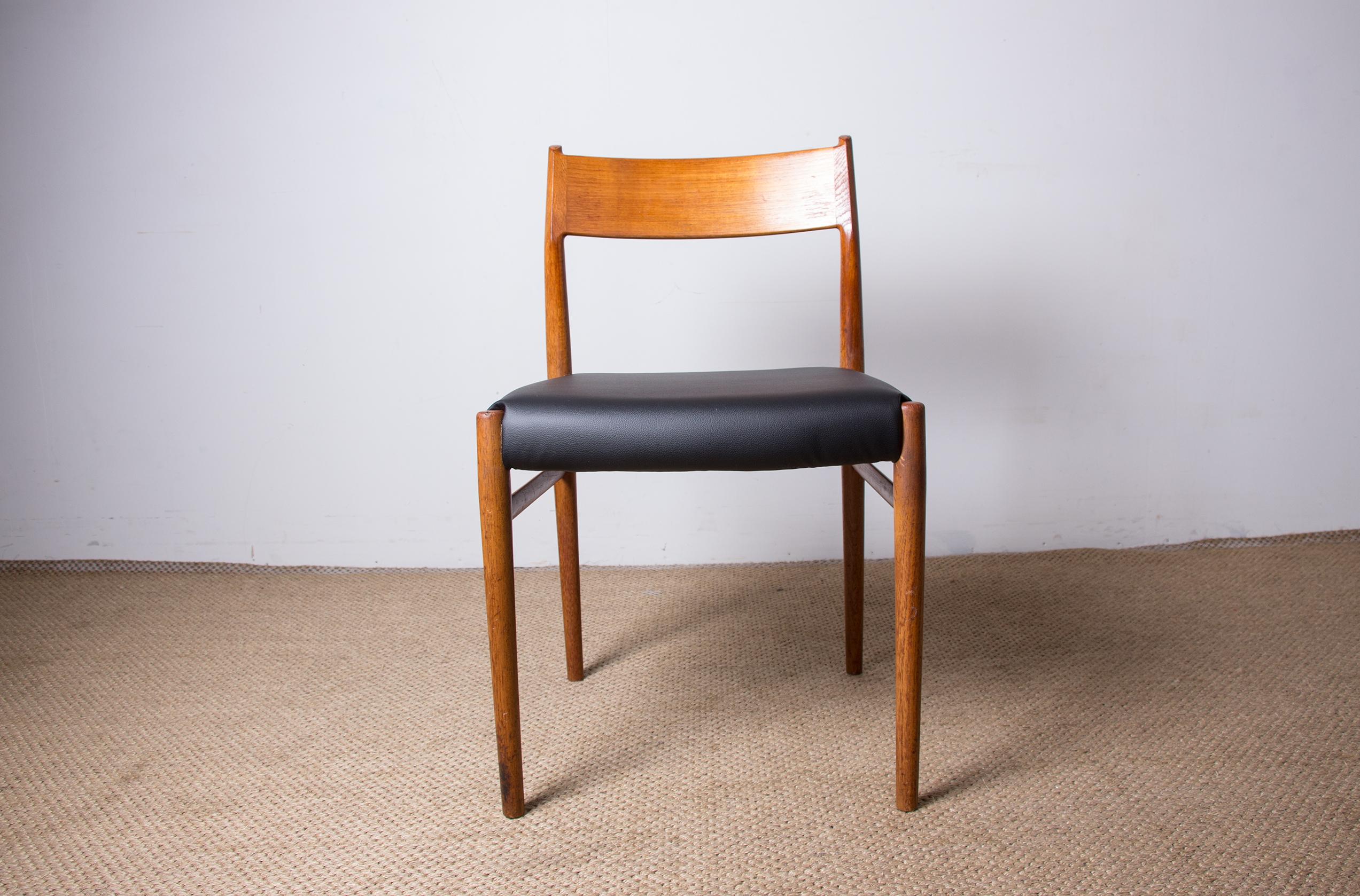 Bellissime sedie scandinave per la sala da pranzo. I sedili completamente rivestiti (fettuccia, schiuma e tessuto) offrono un grande comfort. Il design è understated.design e molto elegante. Queste sedie di ottima fattura sono presenti nel Design