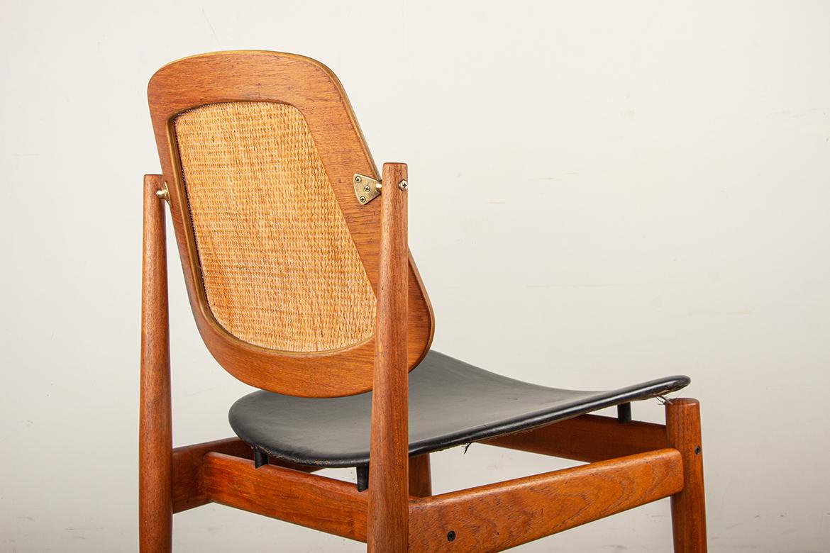 6 sillas danesas de teca, caña y cuero, modelo FD 187 de Arne Vodder 1957. en venta 6
