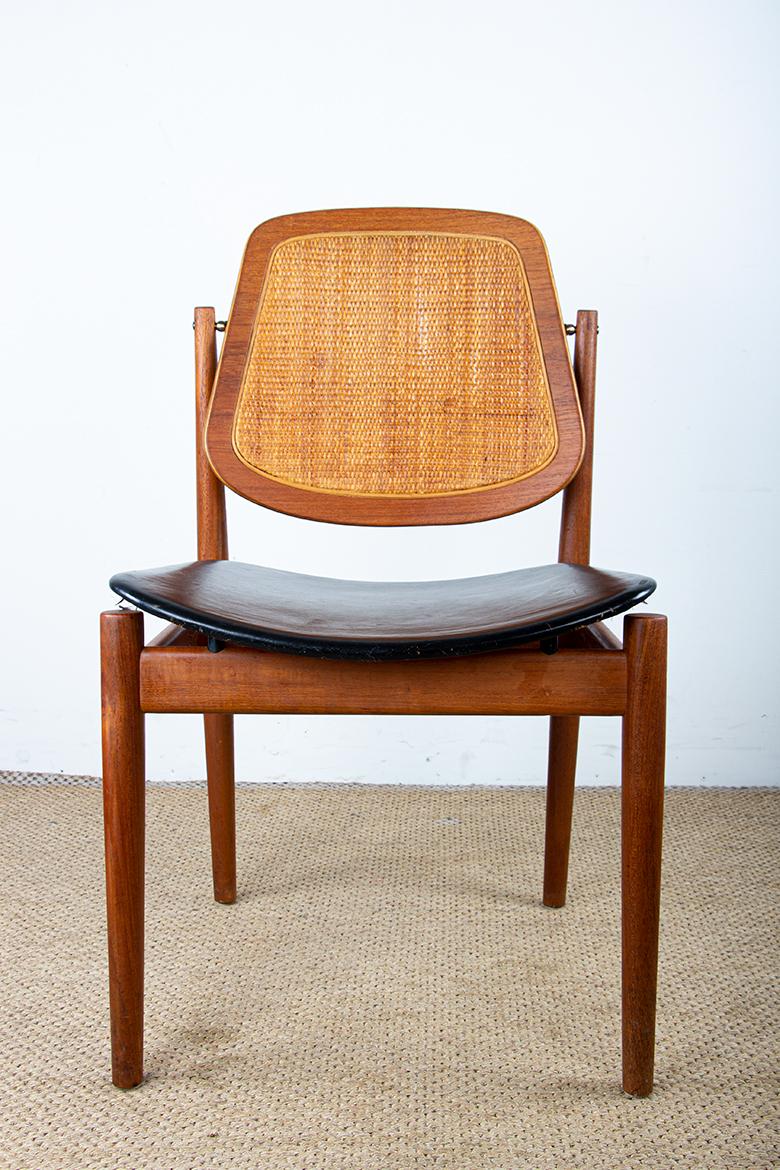6 sillas danesas de teca, caña y cuero, modelo FD 187 de Arne Vodder 1957. Escandinavo moderno en venta