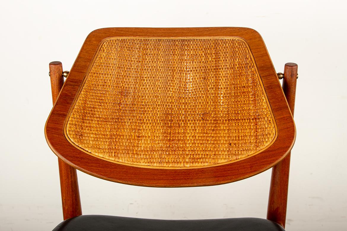 6 sillas danesas de teca, caña y cuero, modelo FD 187 de Arne Vodder 1957. Cuero en venta