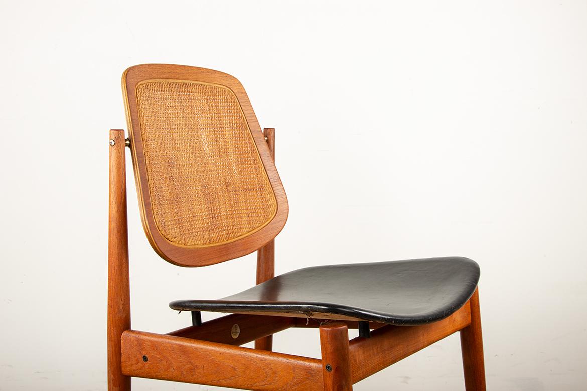 6 sillas danesas de teca, caña y cuero, modelo FD 187 de Arne Vodder 1957. en venta 2