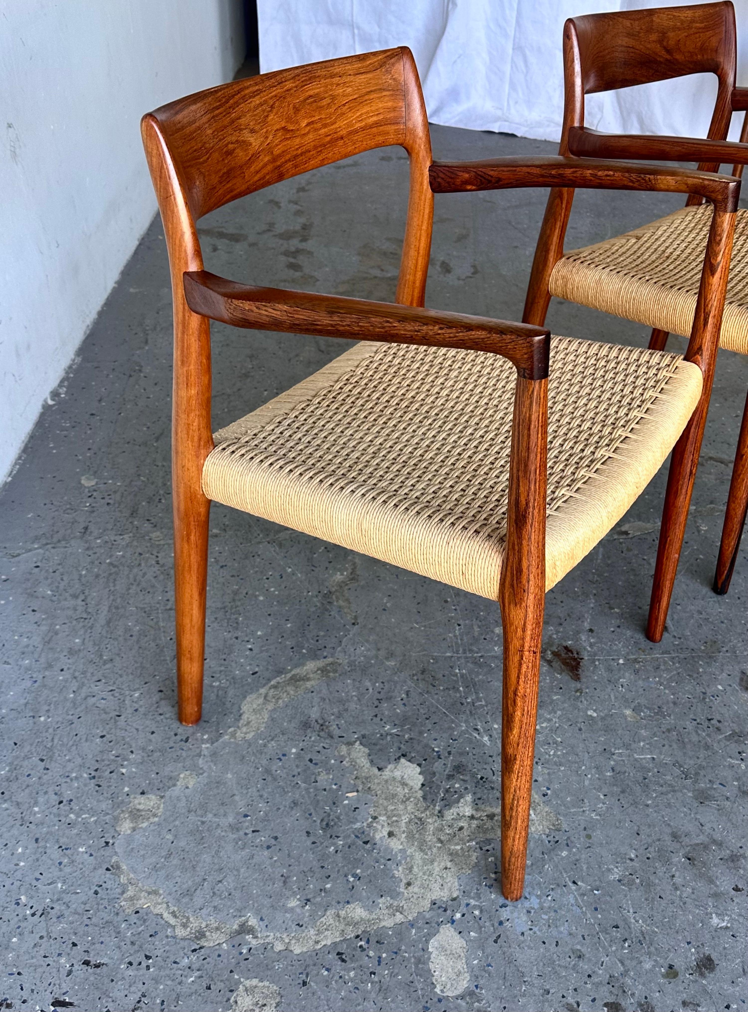 Scandinavo moderno 6 Sedie da pranzo moderne danesi in legno di palissandro J.L Møller  Corde di carta per i modelli 57 e 77 in vendita