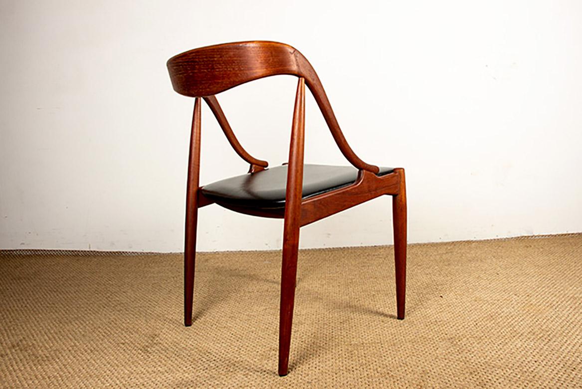 6 sedie danesi in teak e similpelle, modello 16 ohannes Andersen per Uldum 1960. in vendita 7