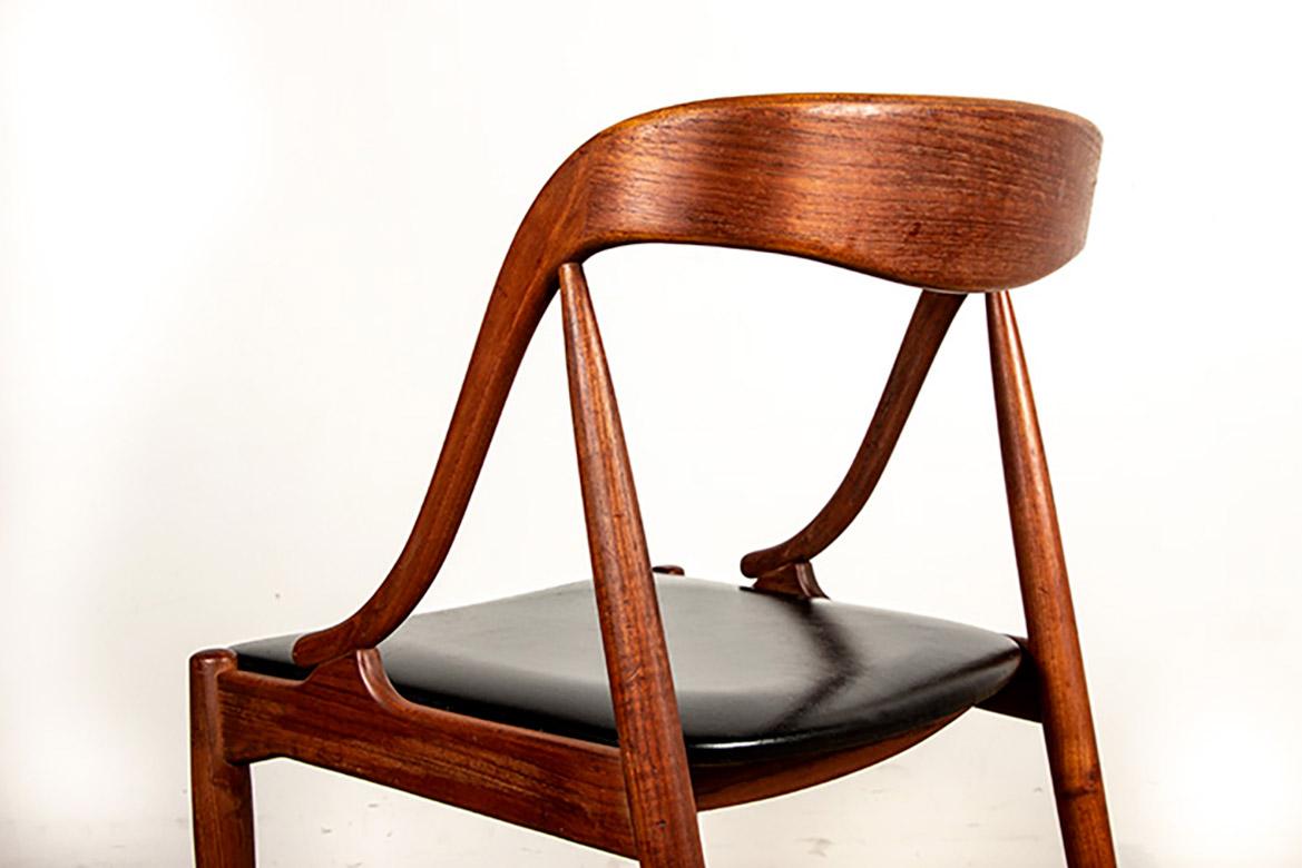 6 sedie danesi in teak e similpelle, modello 16 ohannes Andersen per Uldum 1960. in vendita 10