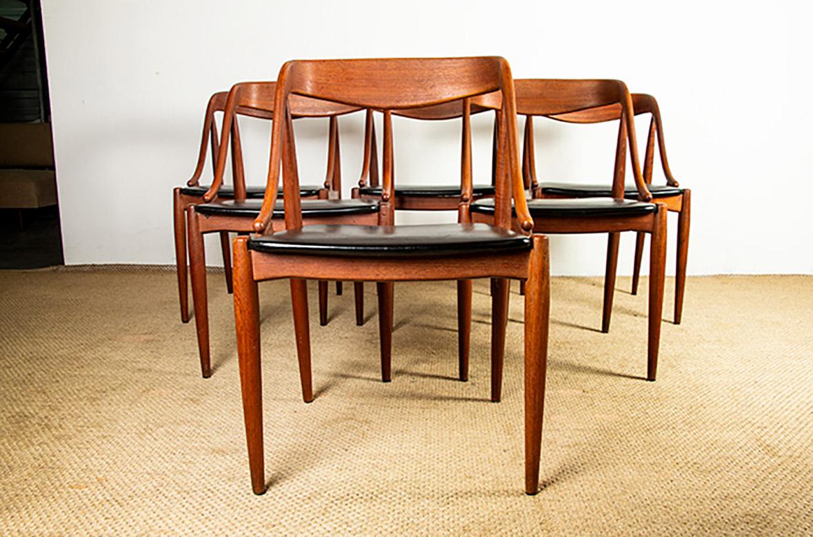 6 sedie danesi in teak e similpelle, modello 16 ohannes Andersen per Uldum 1960. in vendita 11