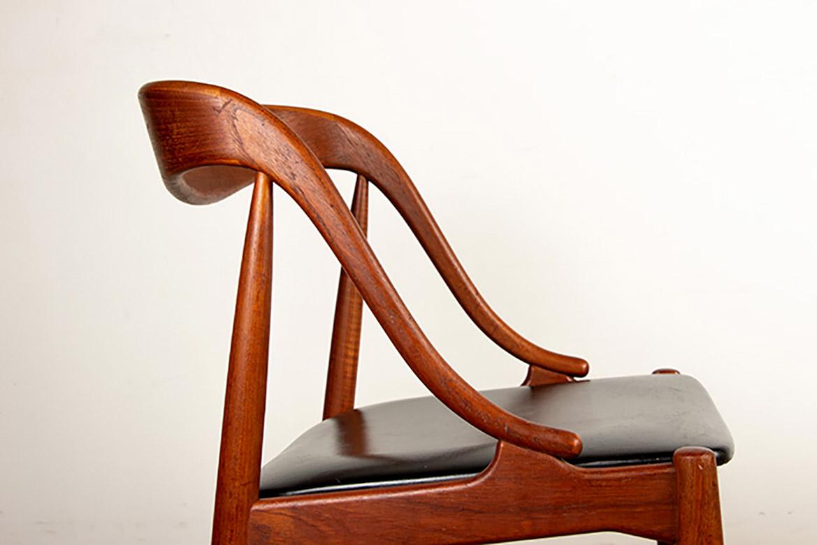 6 sedie danesi in teak e similpelle, modello 16 ohannes Andersen per Uldum 1960. in vendita 2