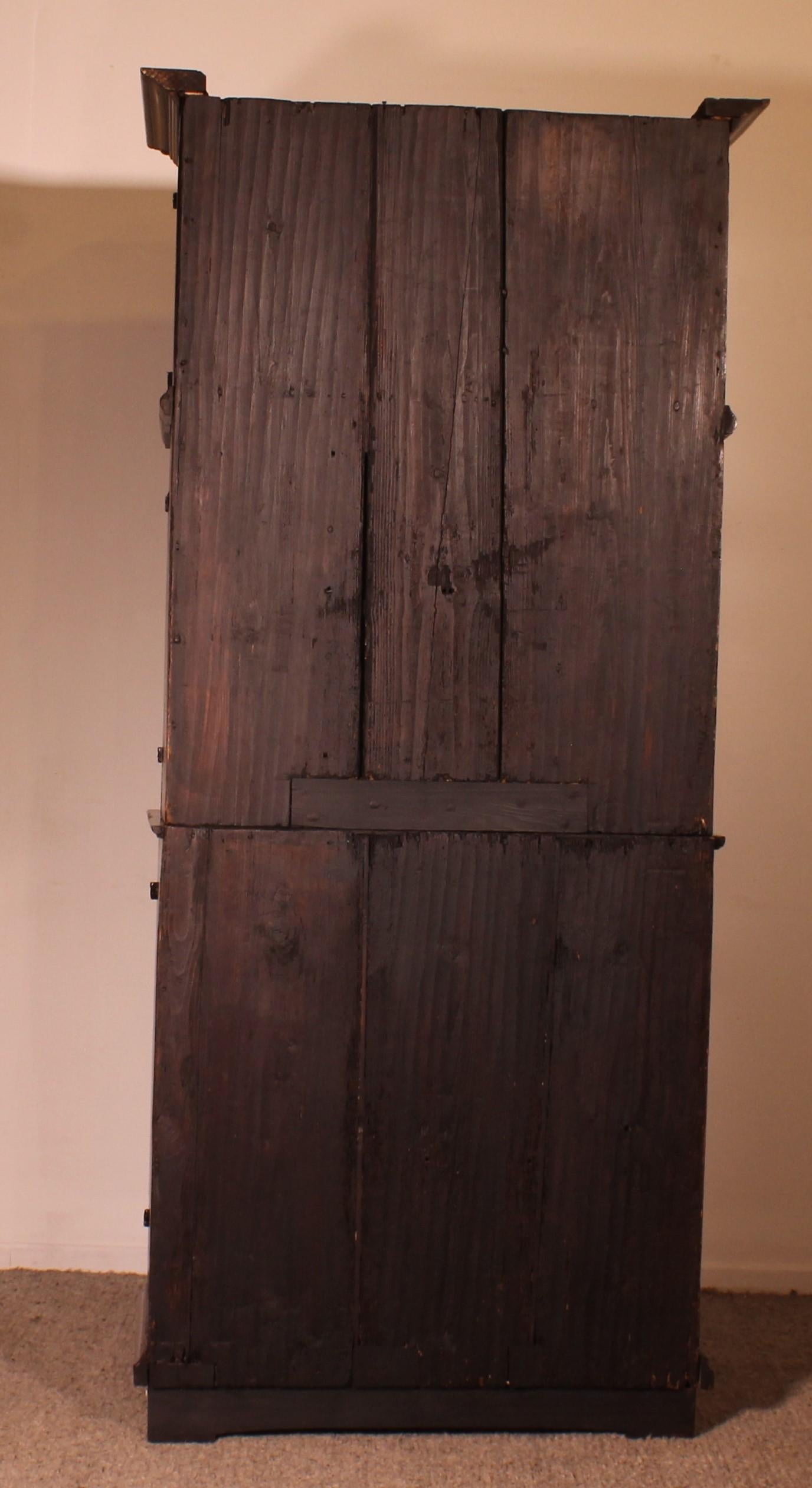 6 Türen Buffet aus Nussbaumholz, datiert 1639 im Angebot 6