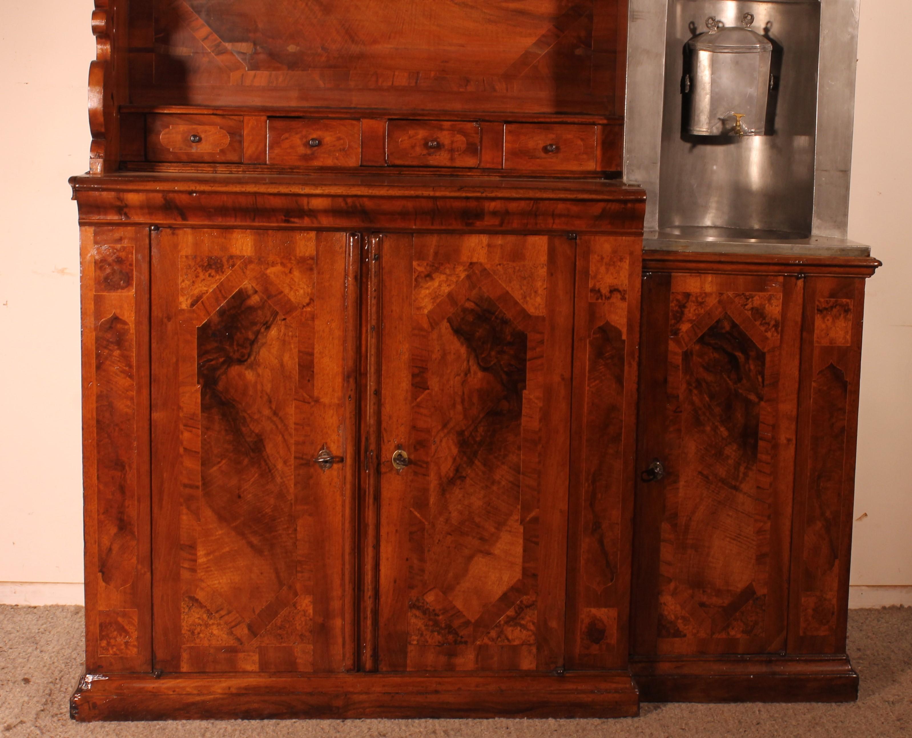 6 Doors Buffet In Walnut Louis XIV-17 ° Century With Fountain For Sale 5