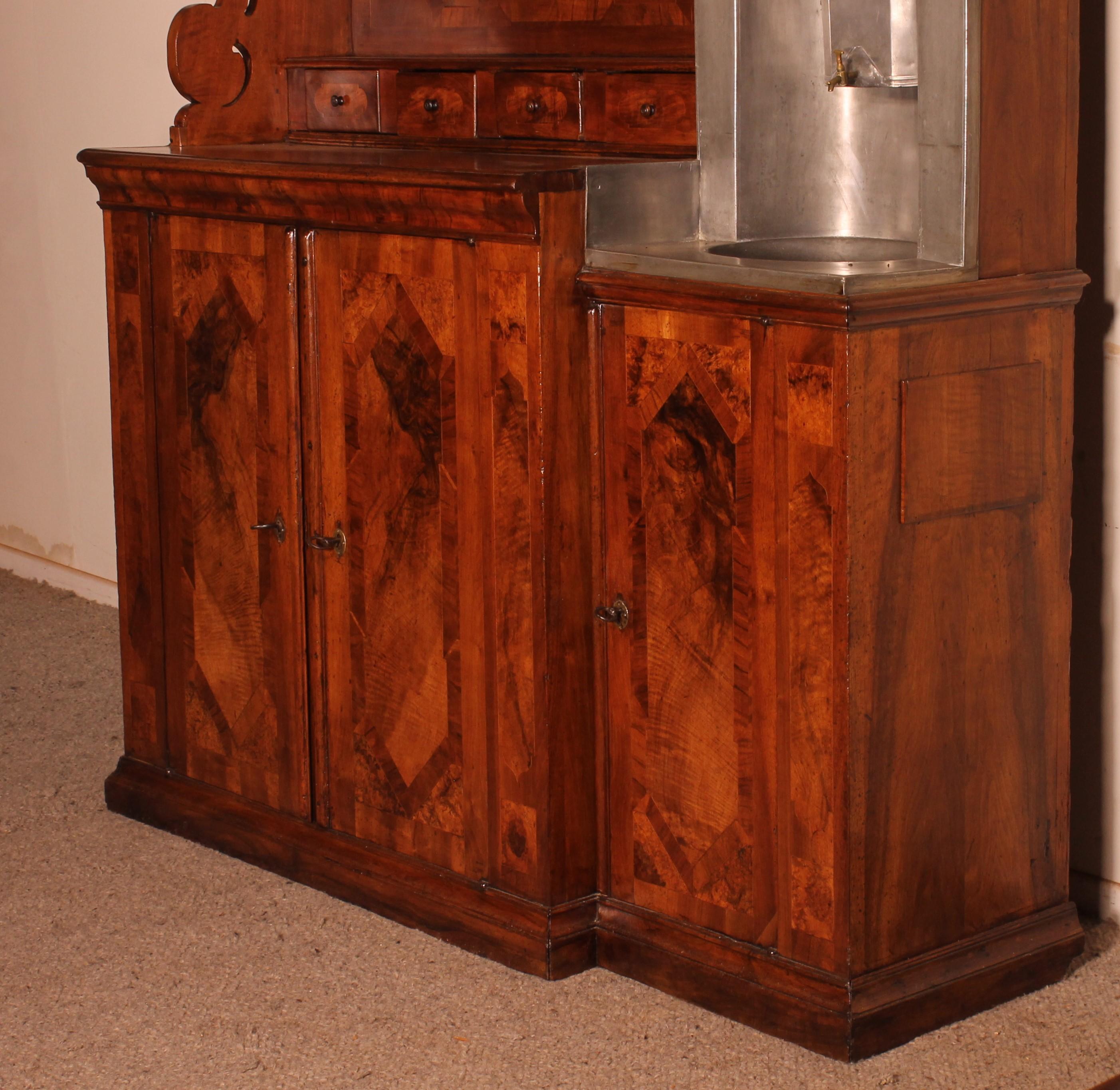 Buffet a 6 ante in noce Luigi XIV-17° secolo con fontana in vendita 8