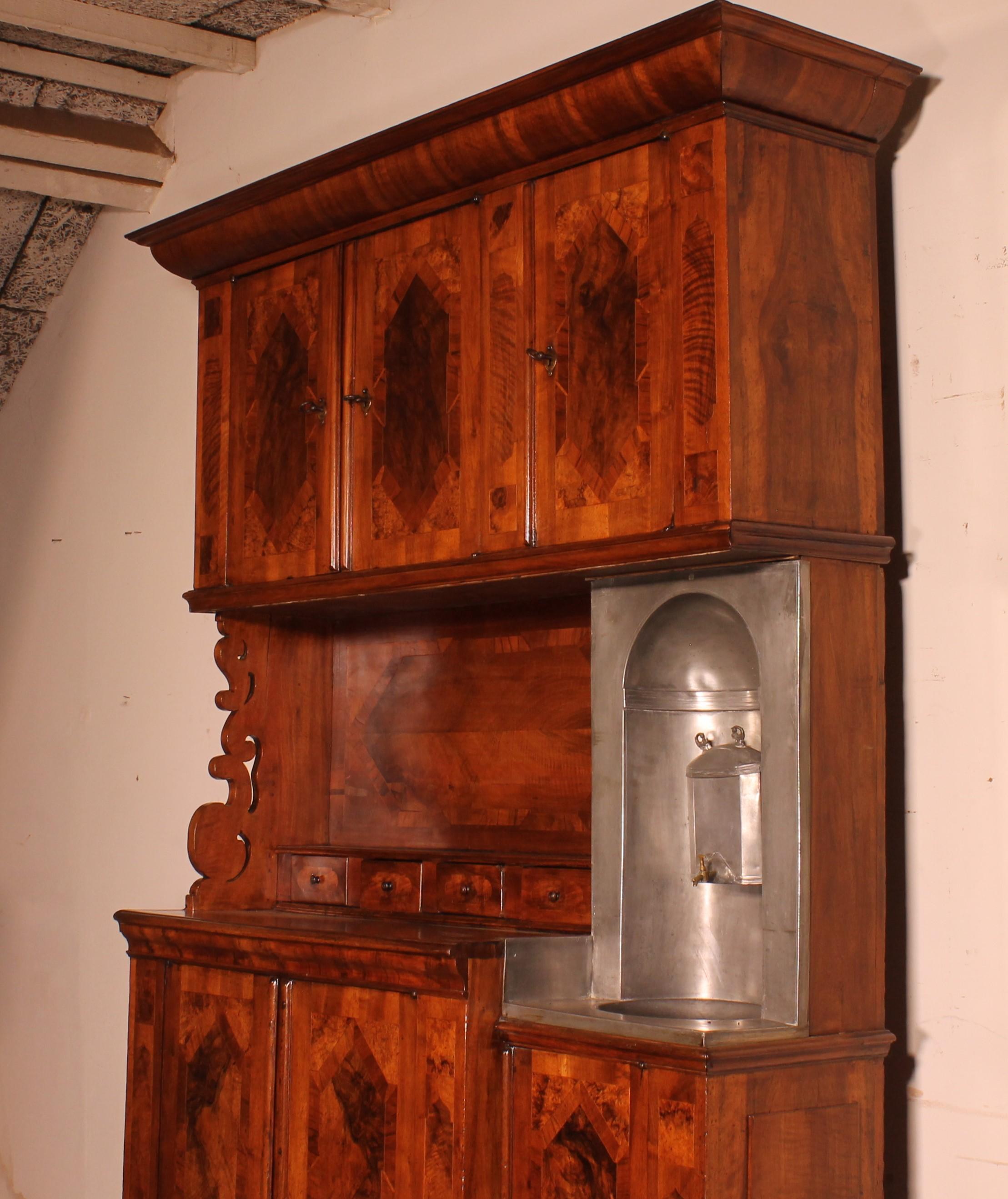 6 Doors Buffet In Walnut Louis XIV-17 ° Century With Fountain For Sale 10