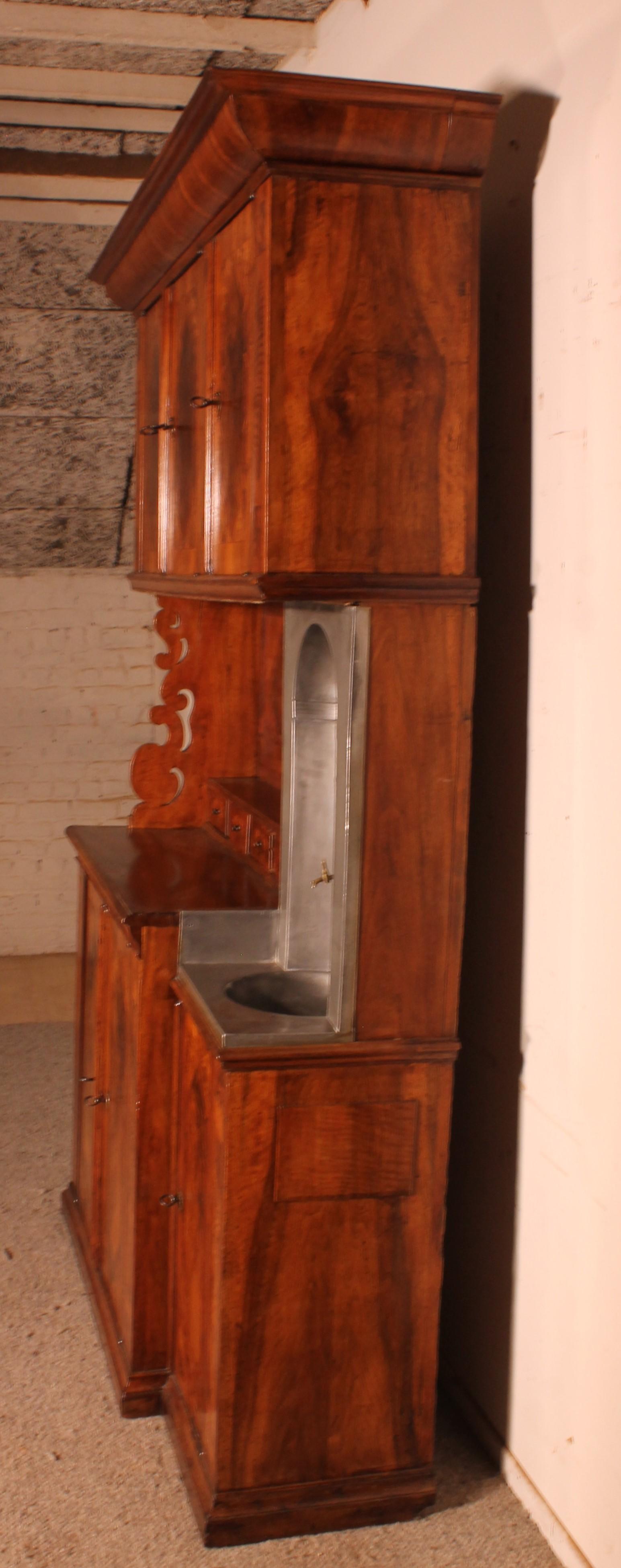 6 Doors Buffet In Walnut Louis XIV-17 ° Century With Fountain For Sale 11