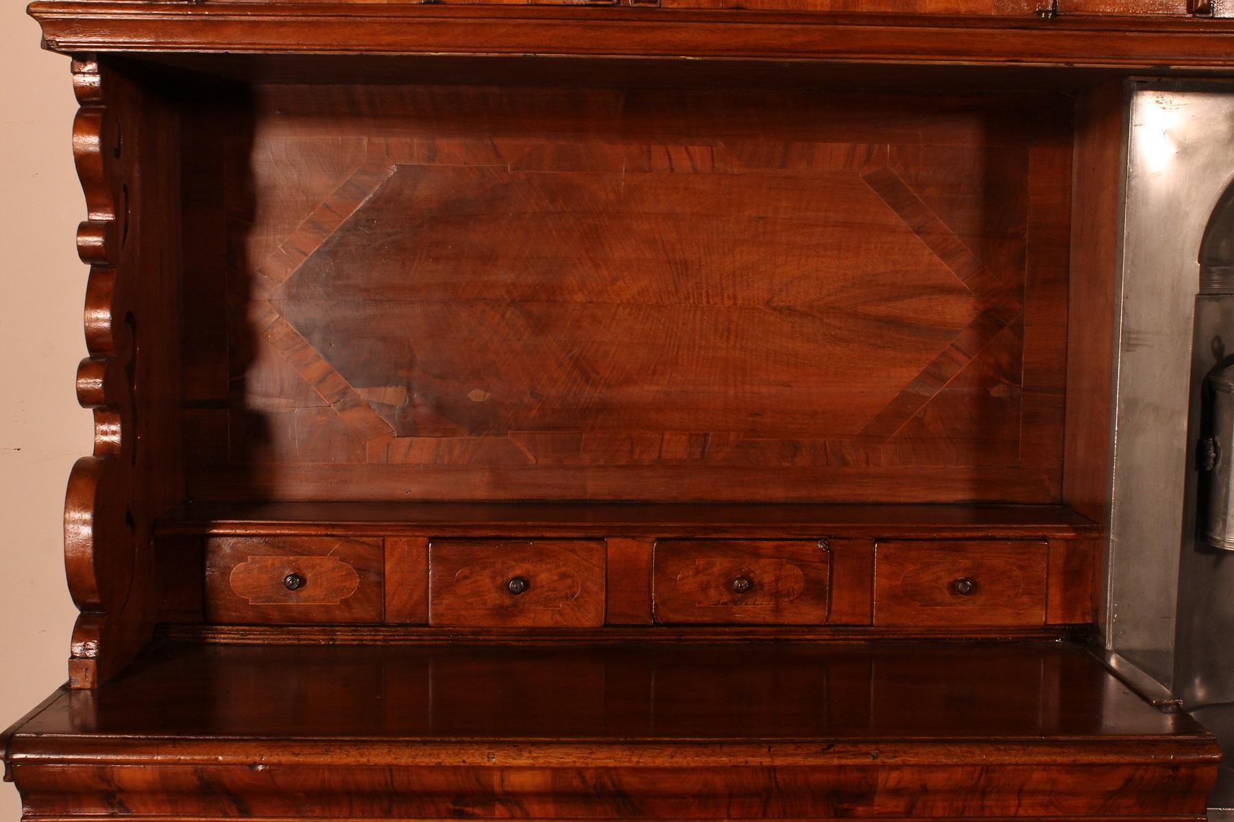 6 Doors Buffet In Walnut Louis XIV-17 ° Century With Fountain In Good Condition For Sale In Brussels, Brussels