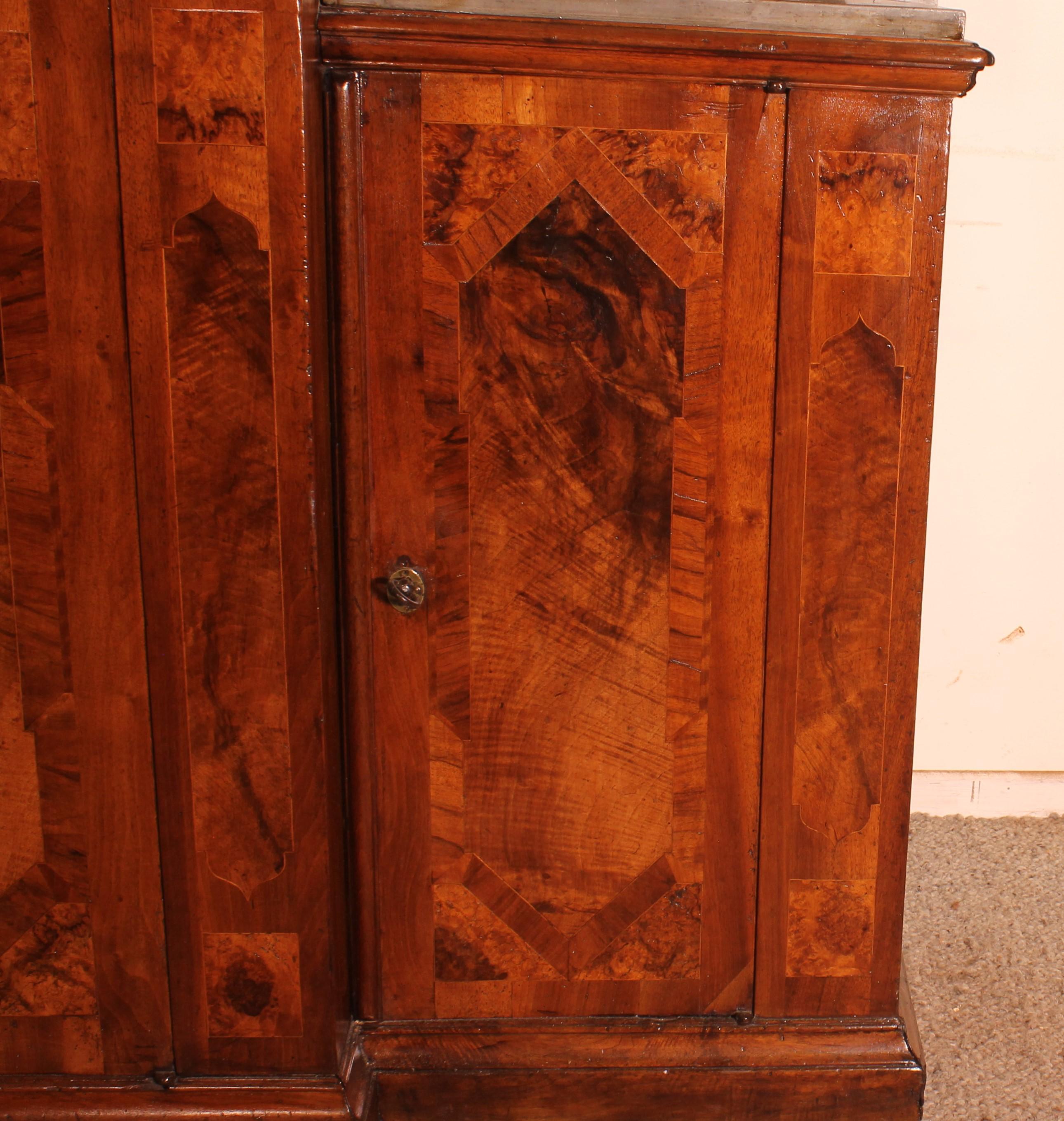 6 Doors Buffet In Walnut Louis XIV-17 ° Century With Fountain For Sale 2