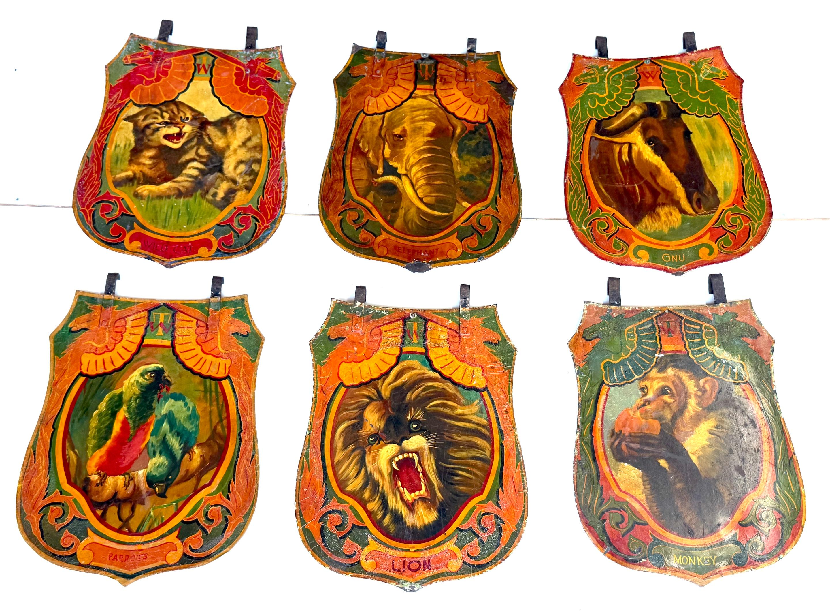 Juego de seis paneles victorianos de doble cara con cartelas de tole, de Whitelegg & Sons, para el Menagerie de Thomas Wombwell (12 cuadros)

Signos de Menagerie - para TW Monograma para el - Whitelegg & Sons
Inglaterra, 1891-1899**

Un conjunto