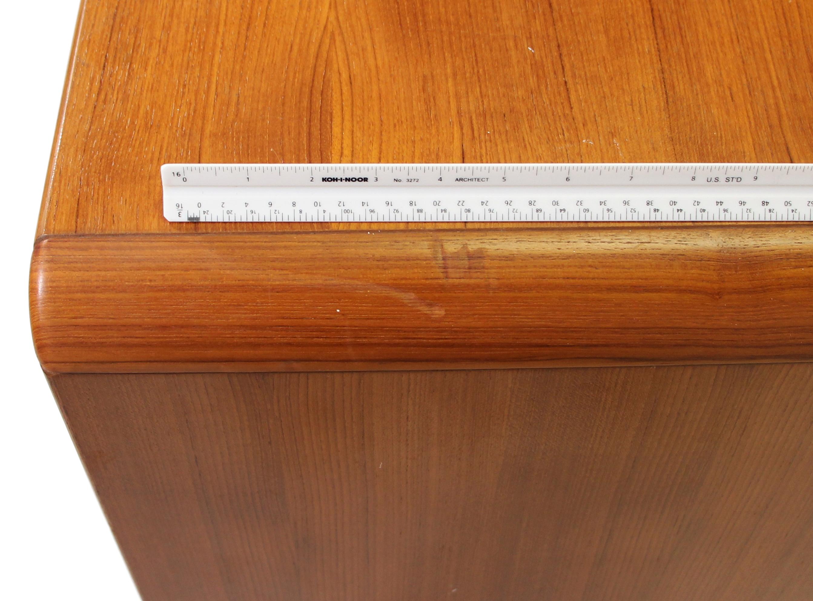 6-Drawer Dresser Made by Sun Cabinet In Good Condition For Sale In Norcross, GA
