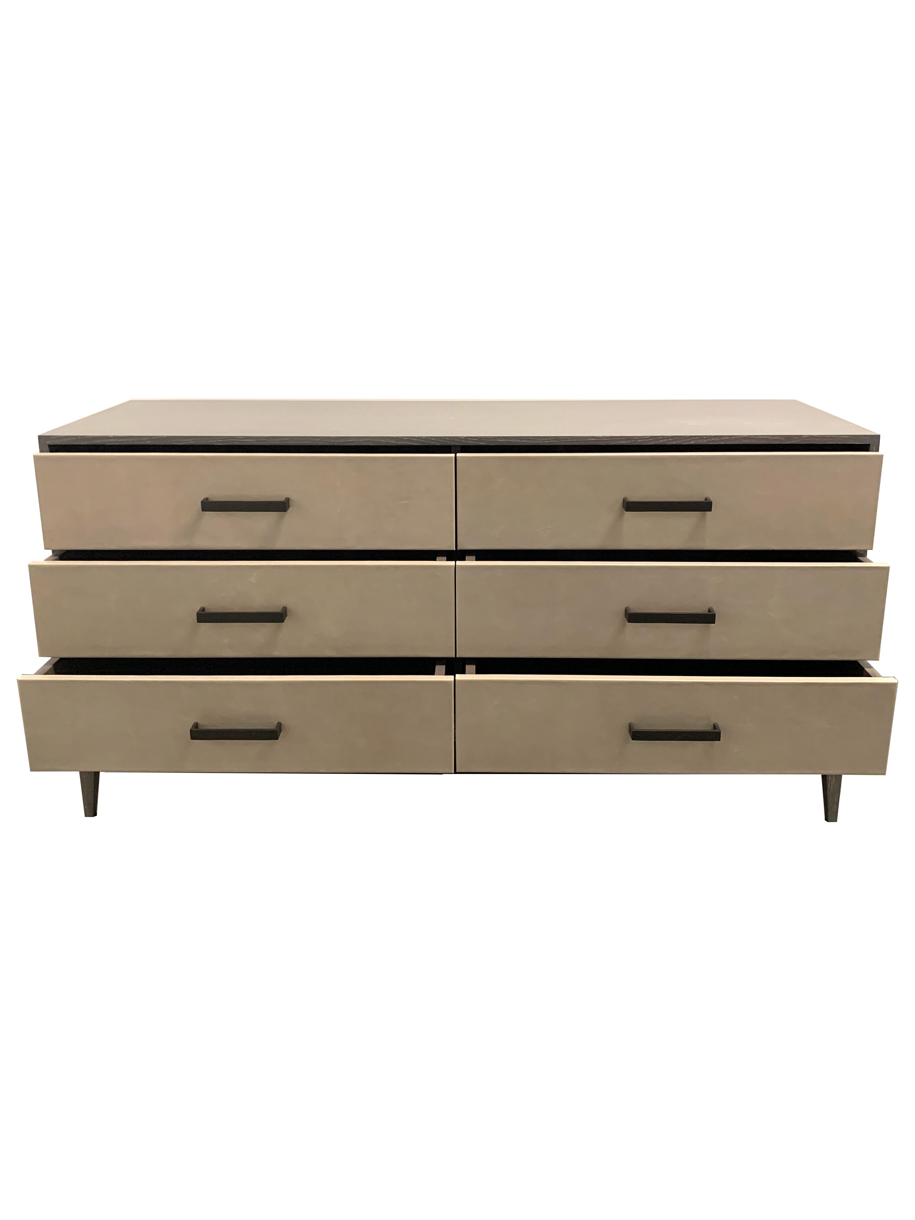 The leather drawer chest by Ercole Home has a 6-drawer, with a Pearl leather front. Natural Steel Pulls adorn each drawer front and are all equipped self-closing hardware.
Custom sizes and finishes are available. You can add drawers and