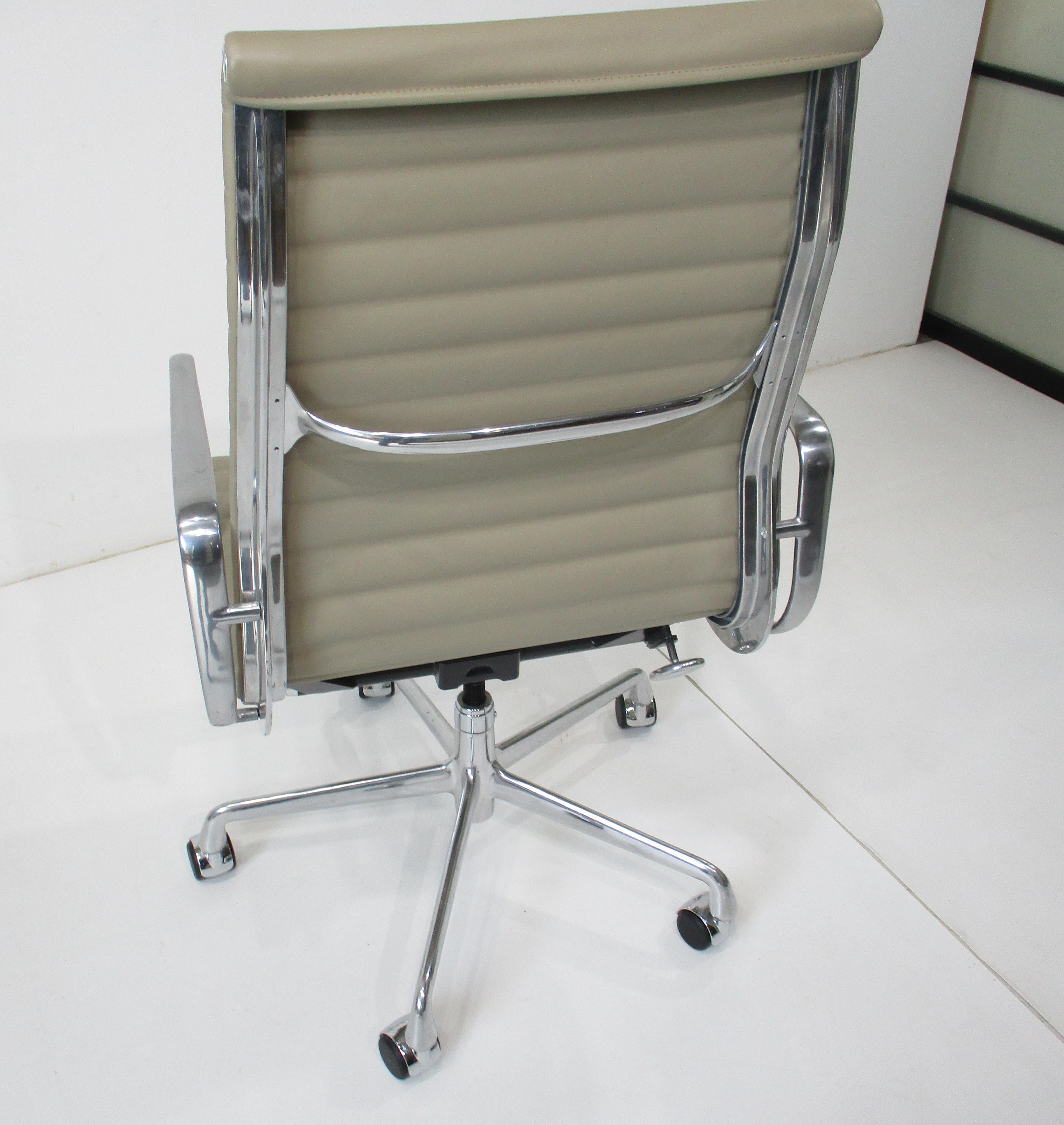 6 Eames 50th Anniversary Executive Aluminum Group Chairs for Herman Miller For Sale 6