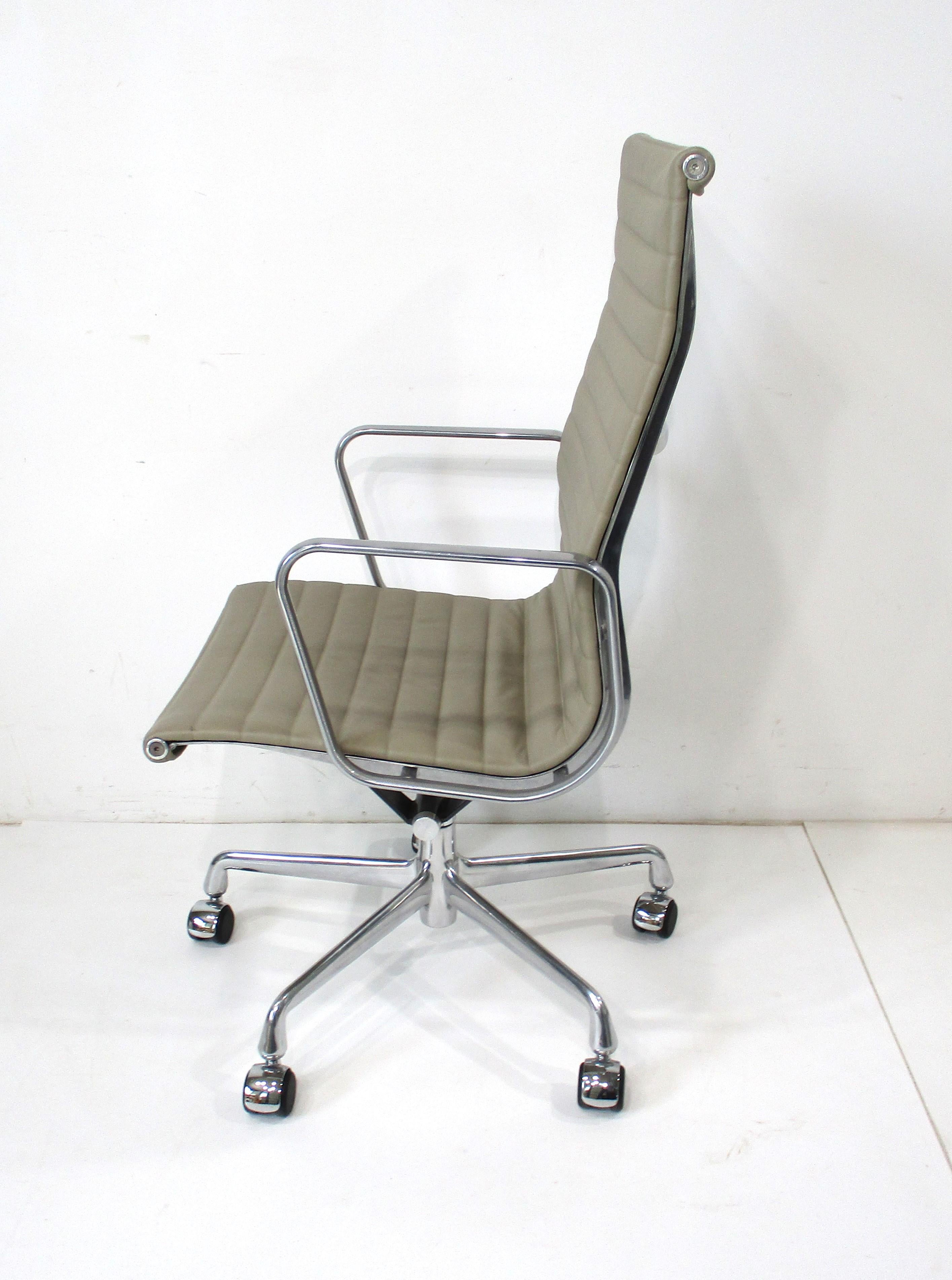 American 6 Eames 50th Anniversary Executive Aluminum Group Chairs for Herman Miller For Sale