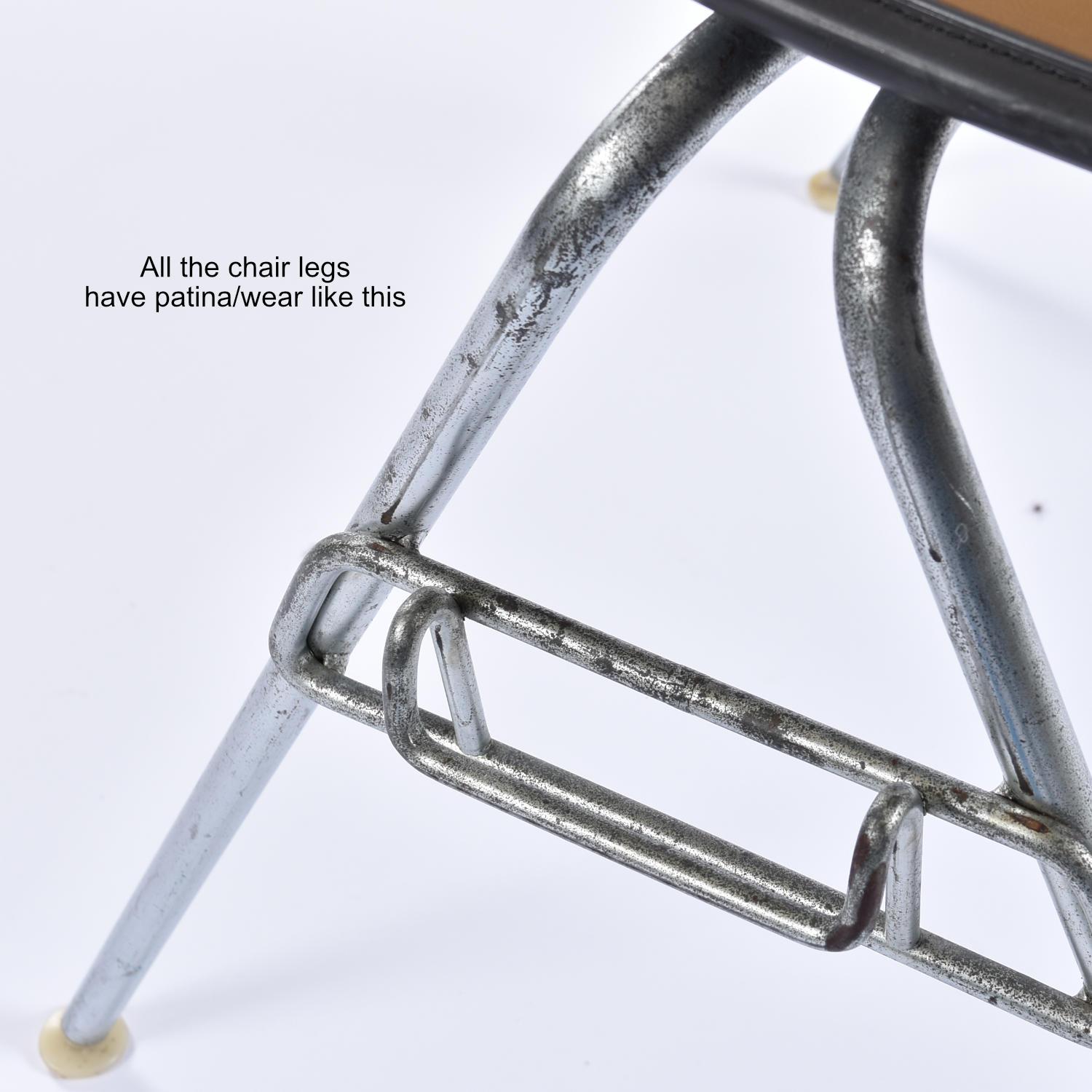 6 chaises empilables Eames pour Herman Miller DSS en fibre de verre de Naugahyde en vente 3