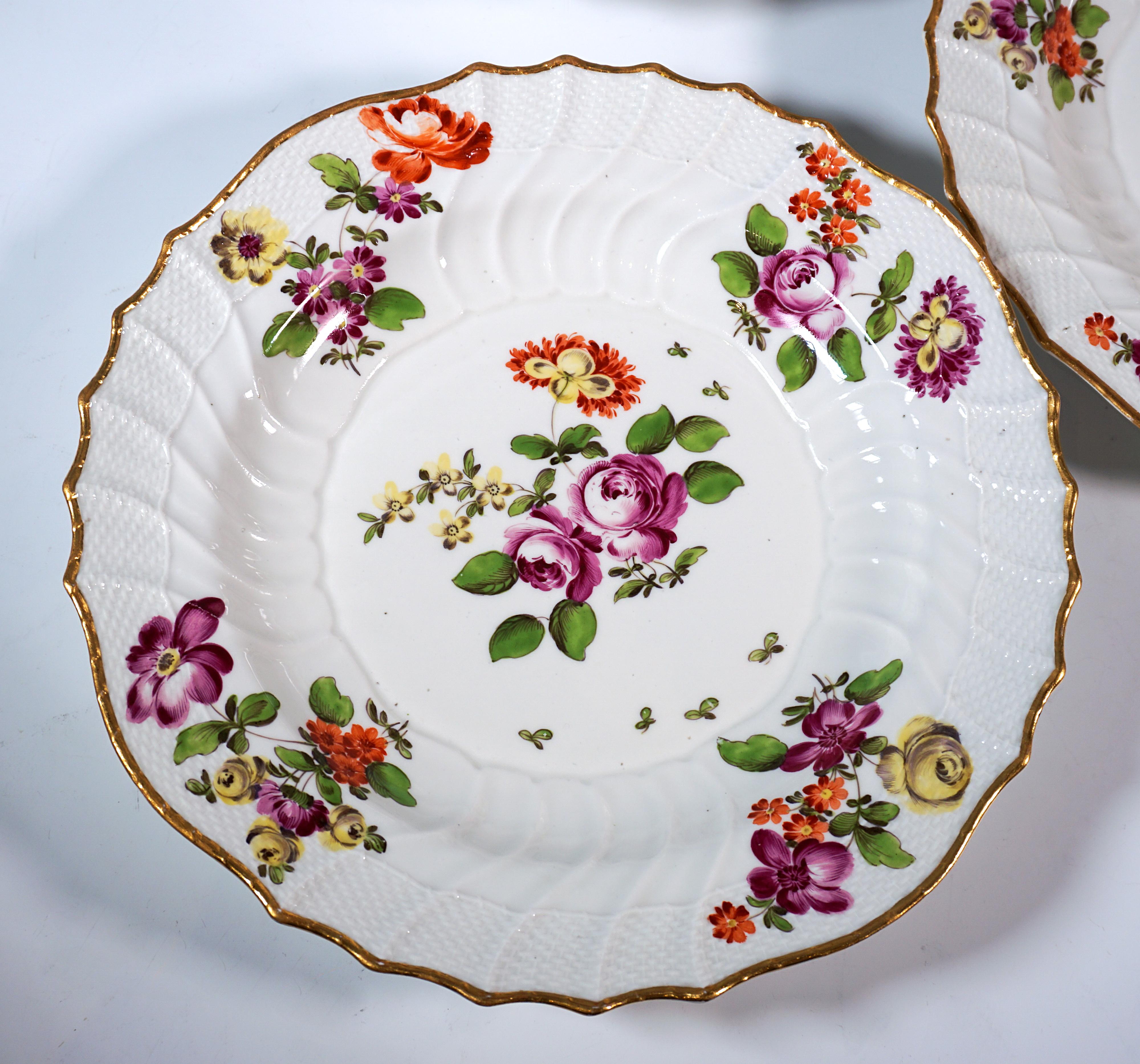 6 Assiettes en porcelaine impériale viennoise d'époque, peinture de fleurs et or, c.1750 Bon état - En vente à Vienna, AT