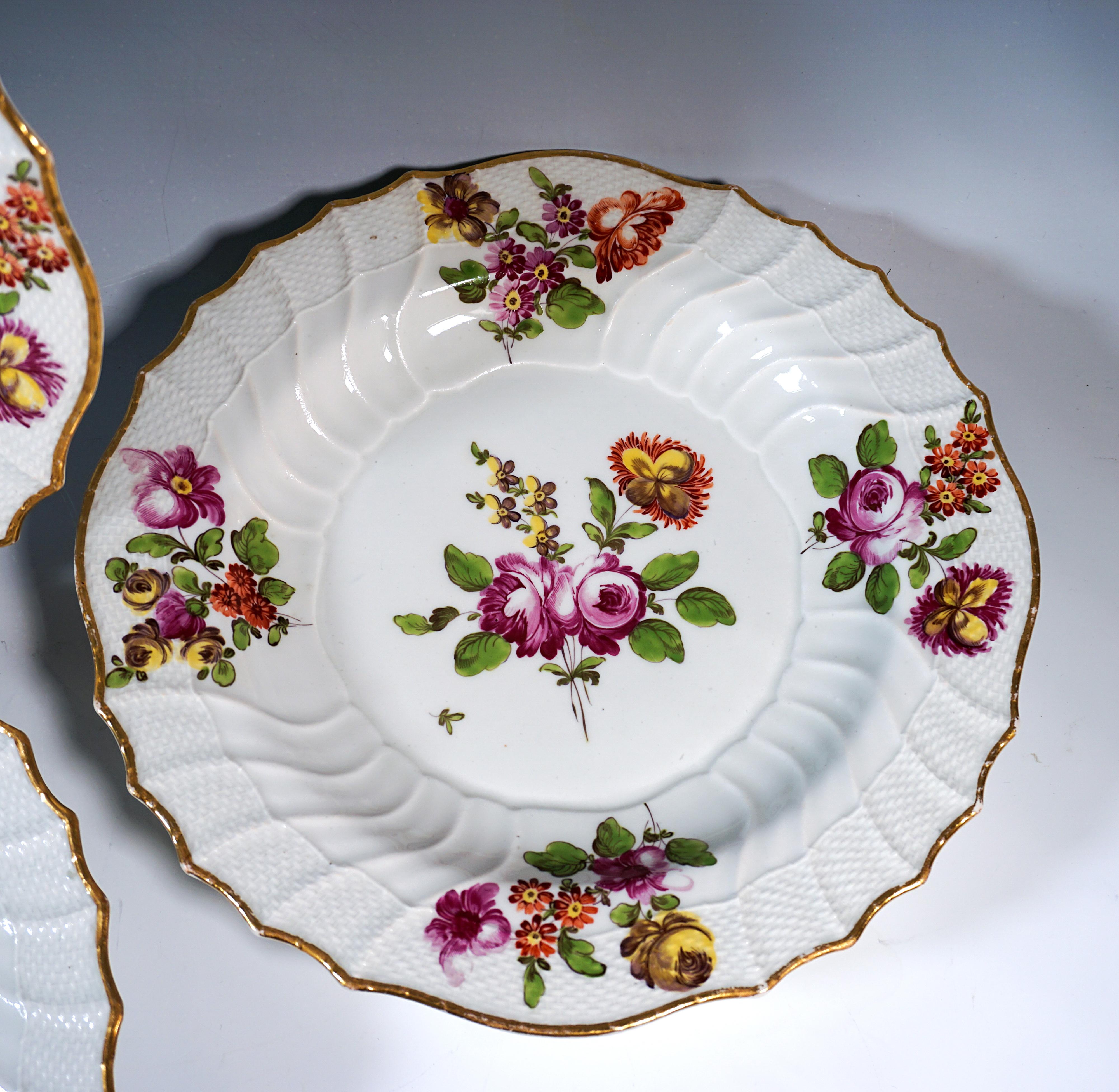XVIIIe siècle 6 Assiettes en porcelaine impériale viennoise d'époque, peinture de fleurs et or, c.1750 en vente