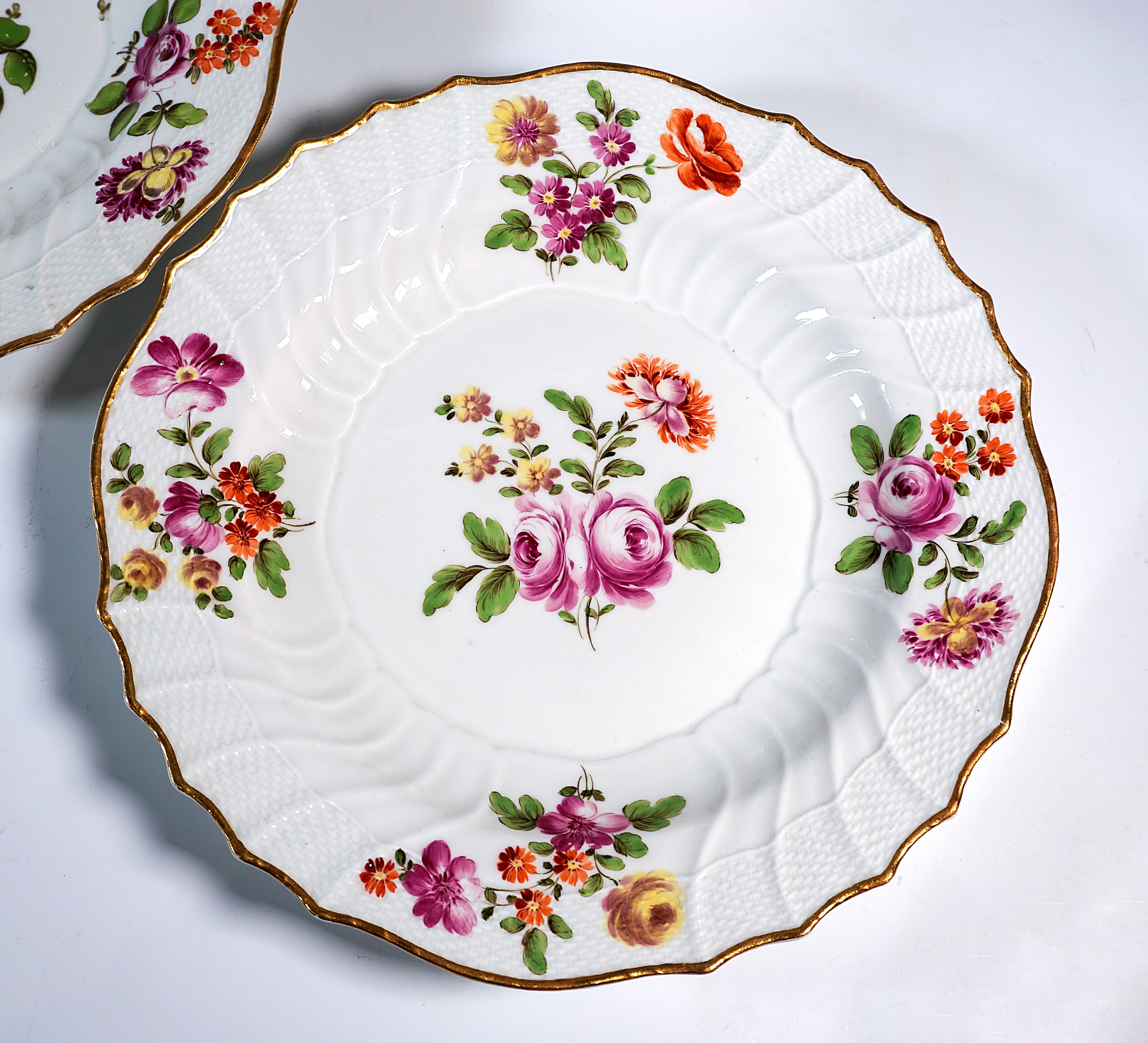 Porcelaine 6 Assiettes en porcelaine impériale viennoise d'époque, peinture de fleurs et or, c.1750 en vente