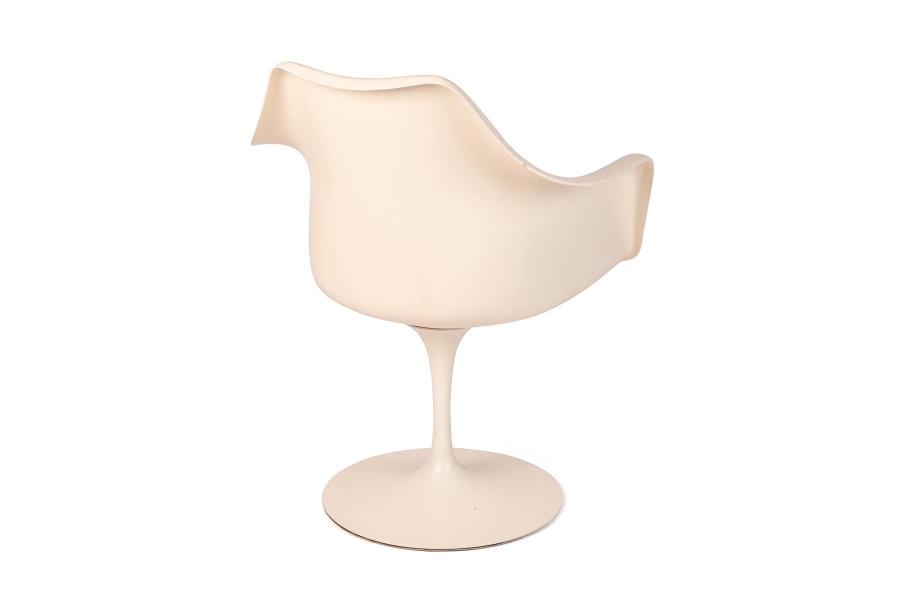 Mid-Century Modern 6 Eero Saarinen Knoll Swivel Tulip Chairs