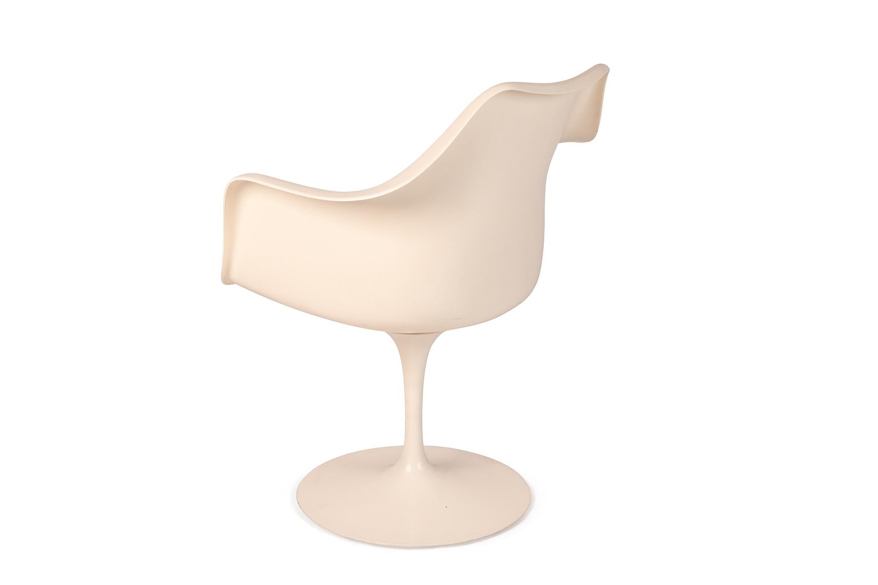 American 6 Eero Saarinen Knoll Swivel Tulip Chairs