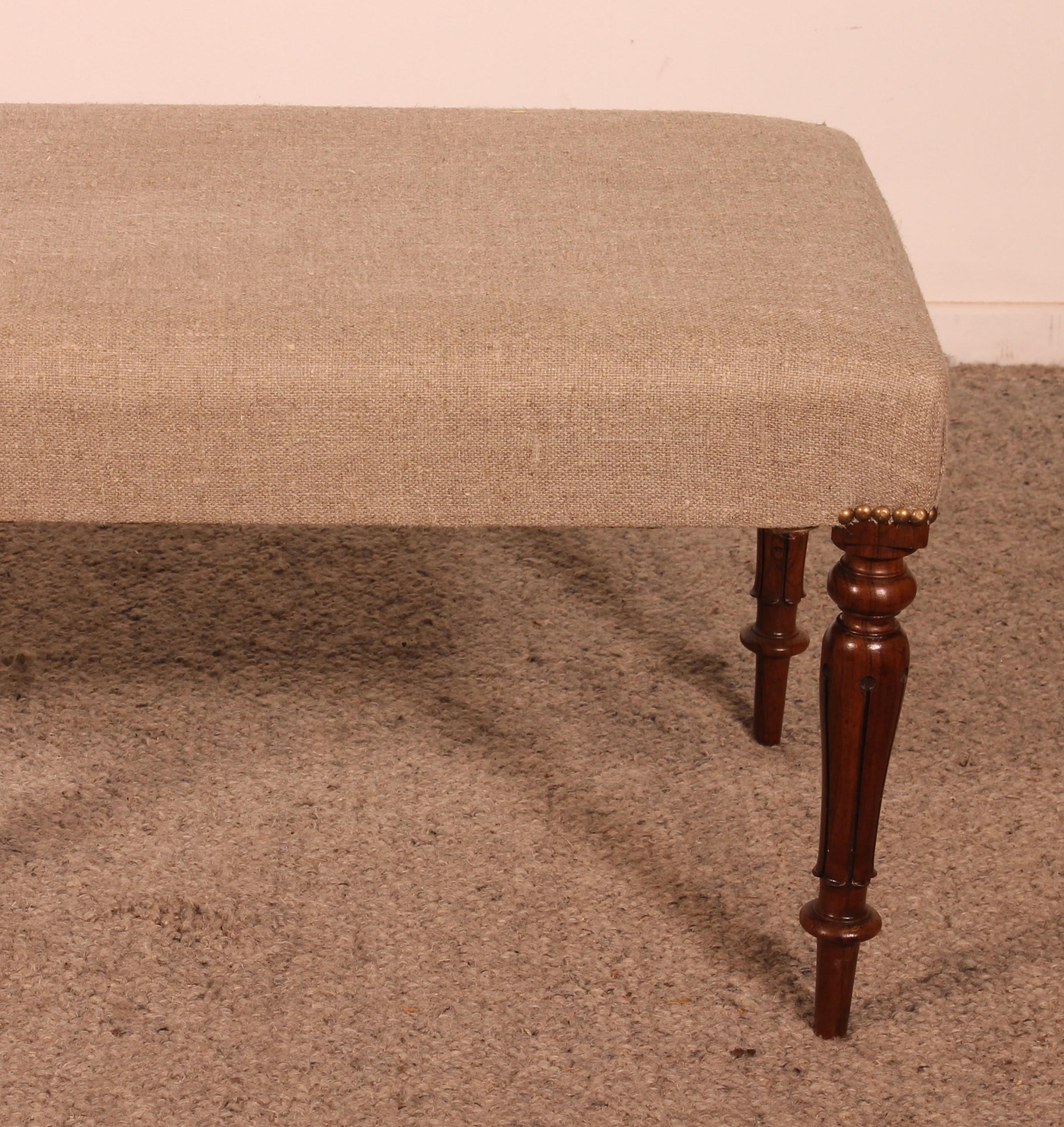 British 6 Feet Walnut Bench From The 19th Century For Sale