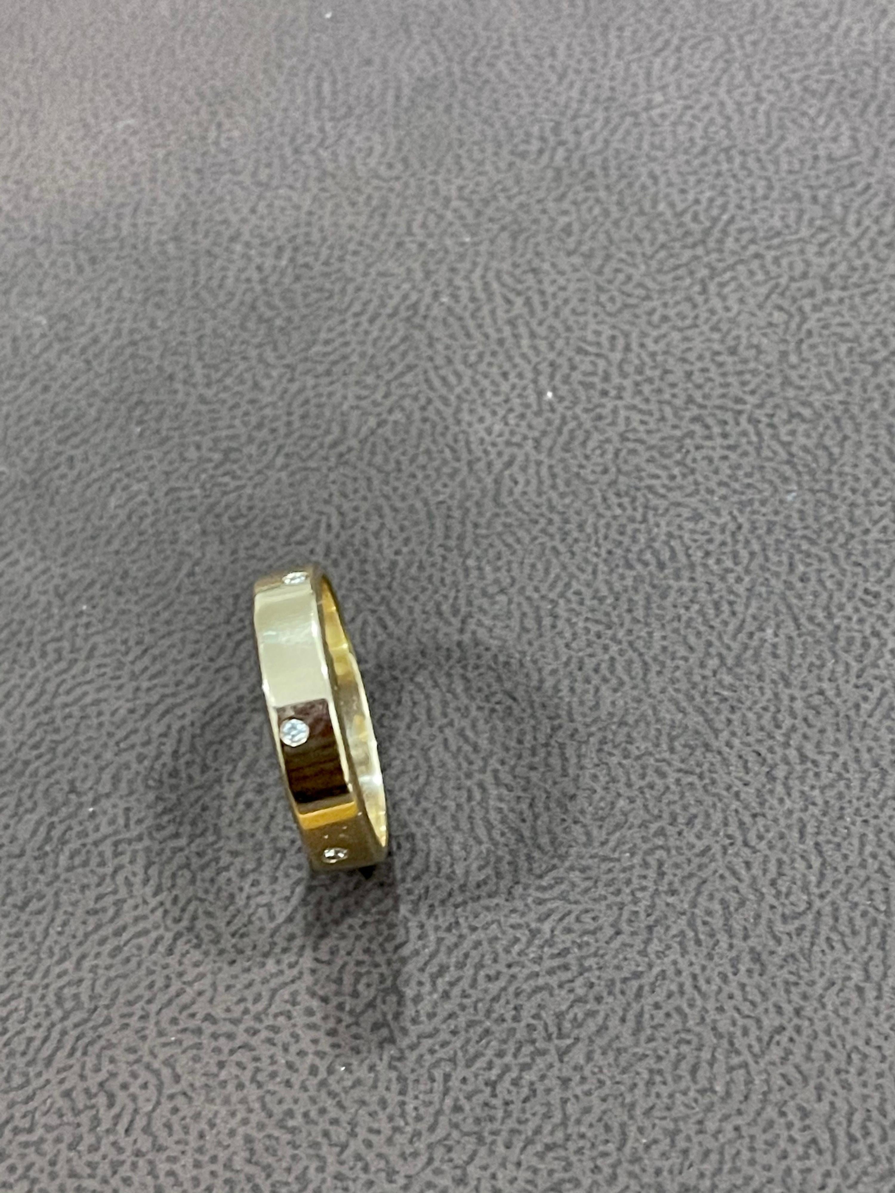 Alliance d'éternité en or jaune 14 carats avec 6 diamants sertis en serti clos et monture encastrée en vente 5