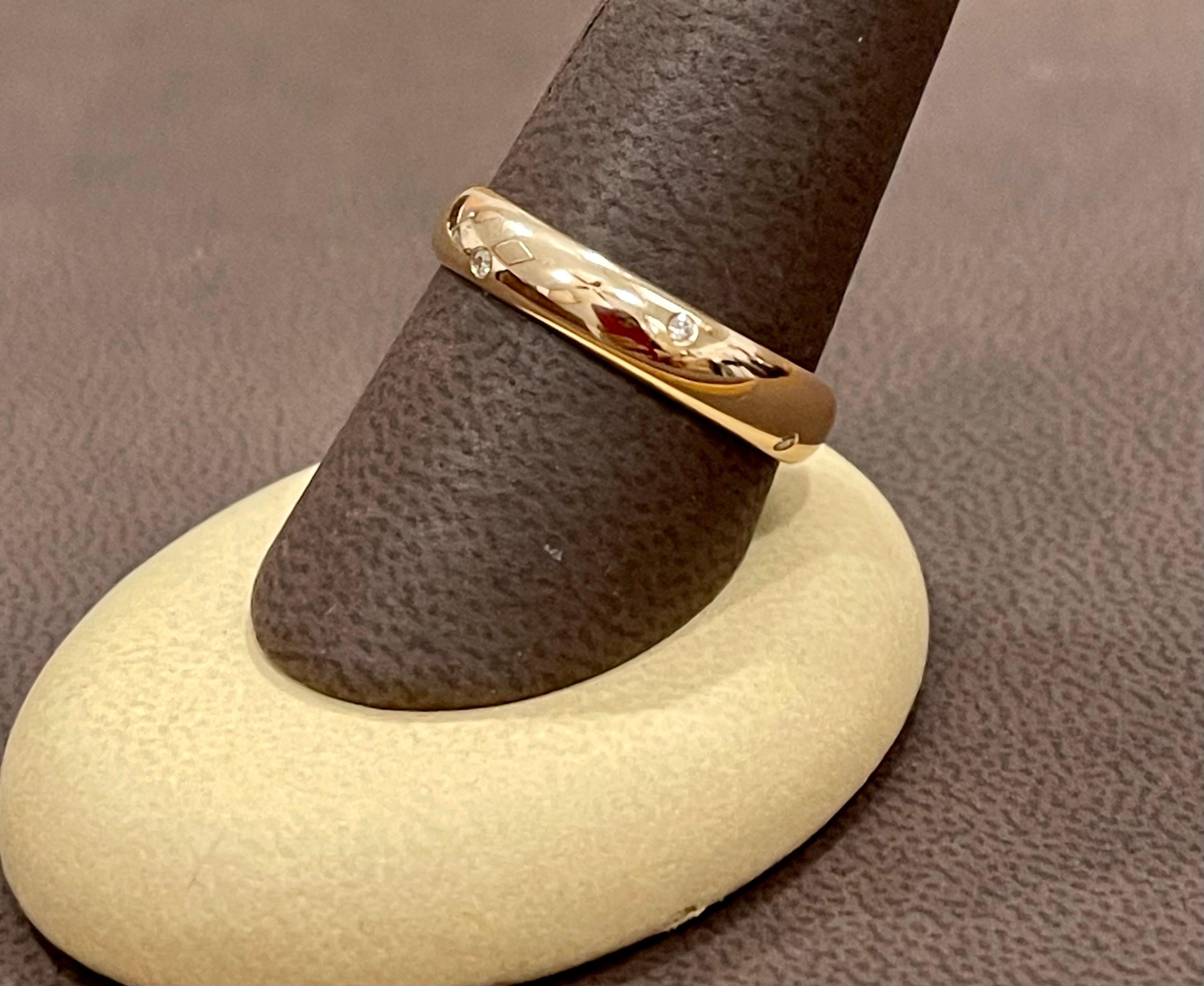 6 Flush Set Bezel Diamond Eternity Wedding Band in 18 Karat Yellow Gold In Excellent Condition For Sale In New York, NY