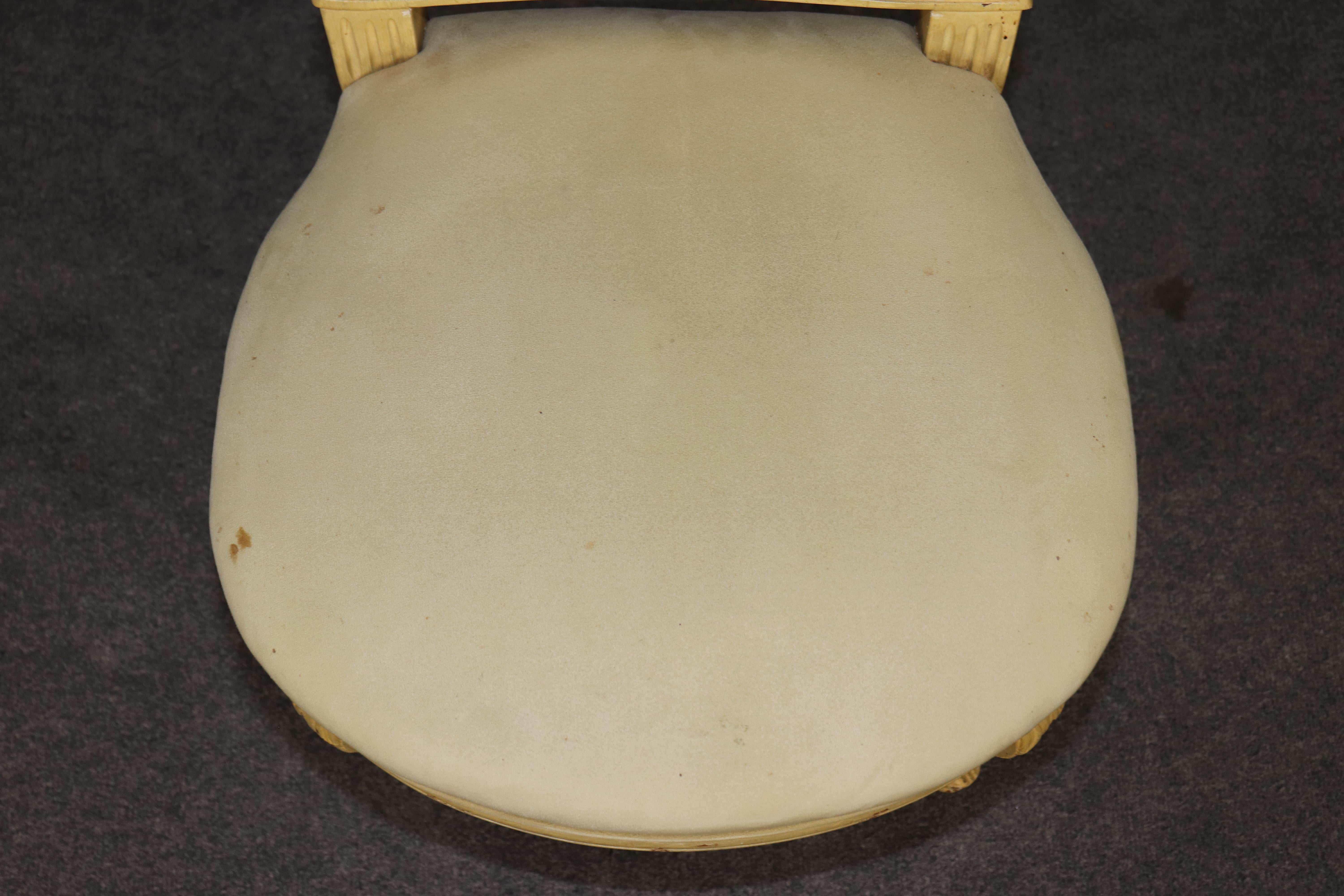6 Sillas auxiliares francesas estilo Luis XV de principios del siglo XX decoradas con pintura envejecida en venta 4