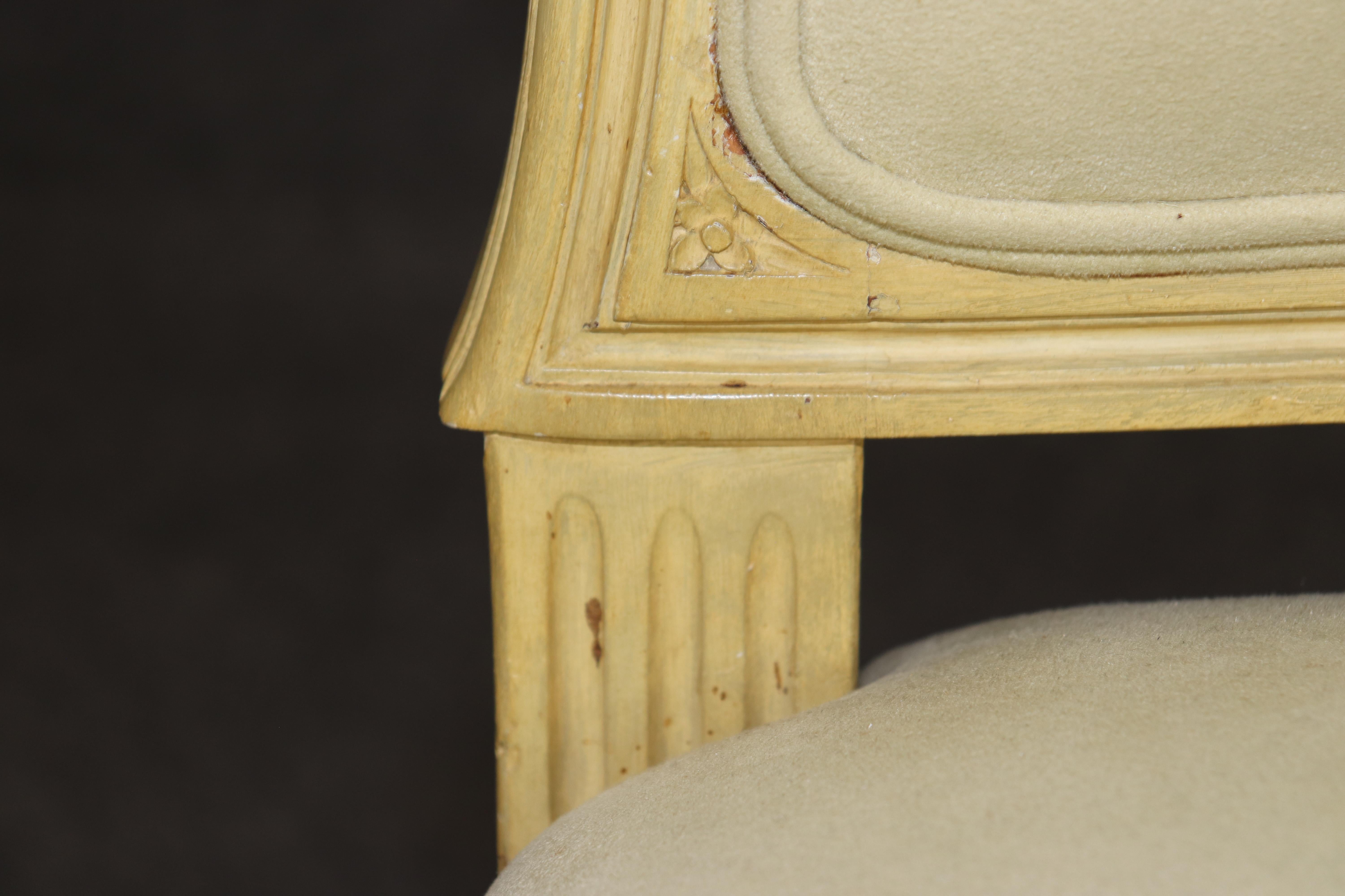 6 Sillas auxiliares francesas estilo Luis XV de principios del siglo XX decoradas con pintura envejecida en venta 7