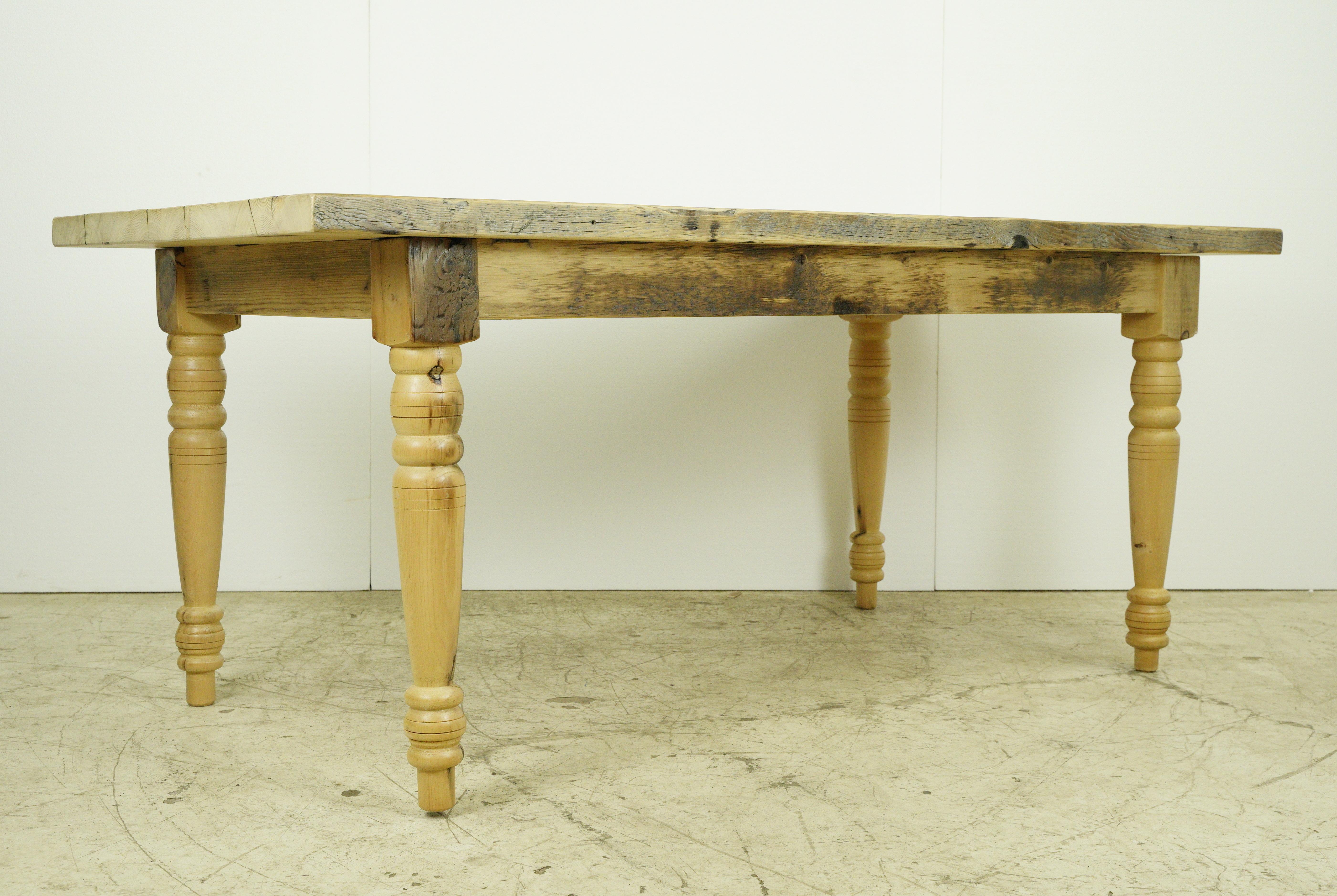 6 ft Rustic Pine Turned Legs Farm Dining Table In New Condition For Sale In New York, NY