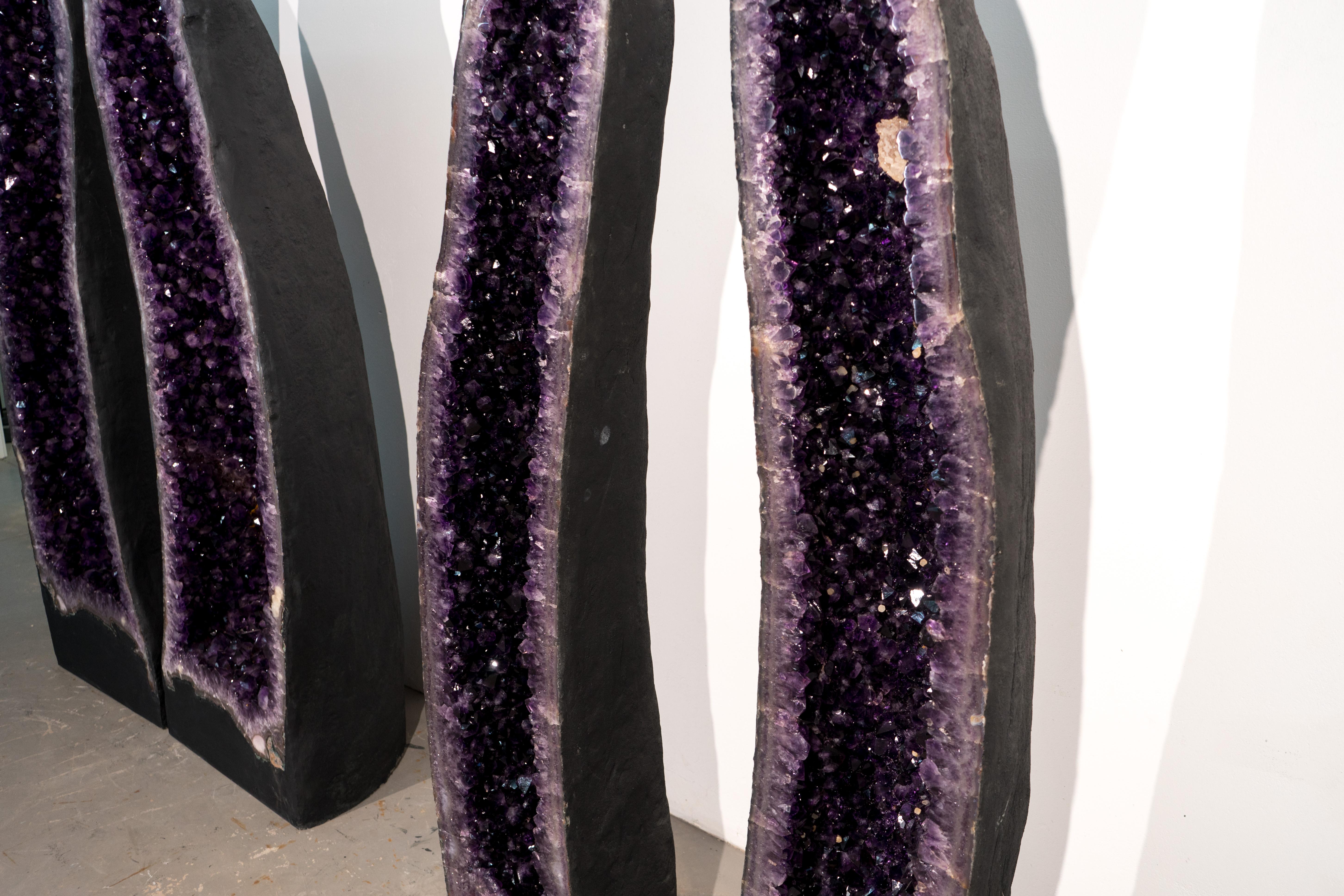 Par de Grandes Geodas de Amatista Morado Oscuro de 6 Pies de Altura, Decoración Simétrica de Cristal en venta 5