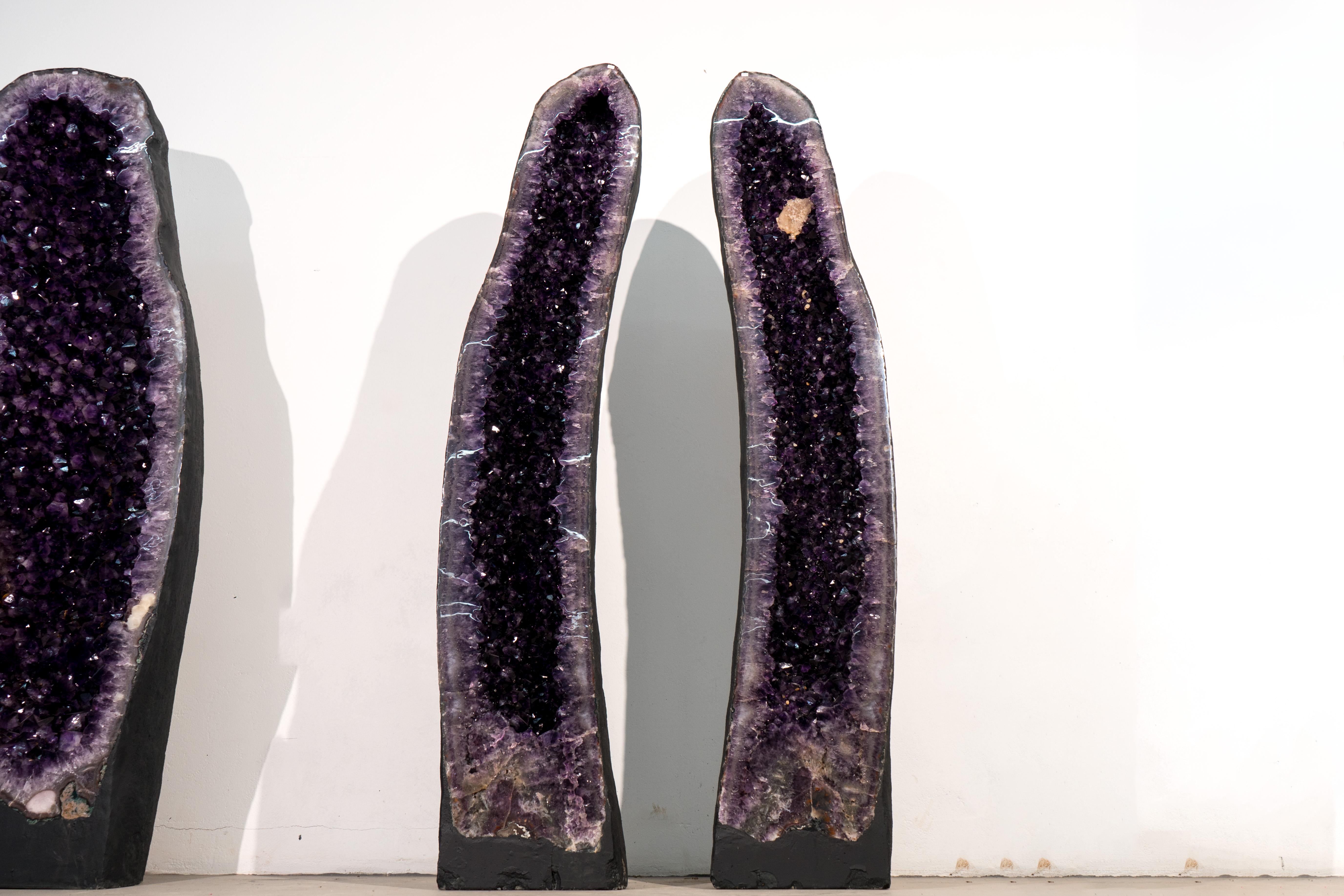 Par de Grandes Geodas de Amatista Morado Oscuro de 6 Pies de Altura, Decoración Simétrica de Cristal en venta 6