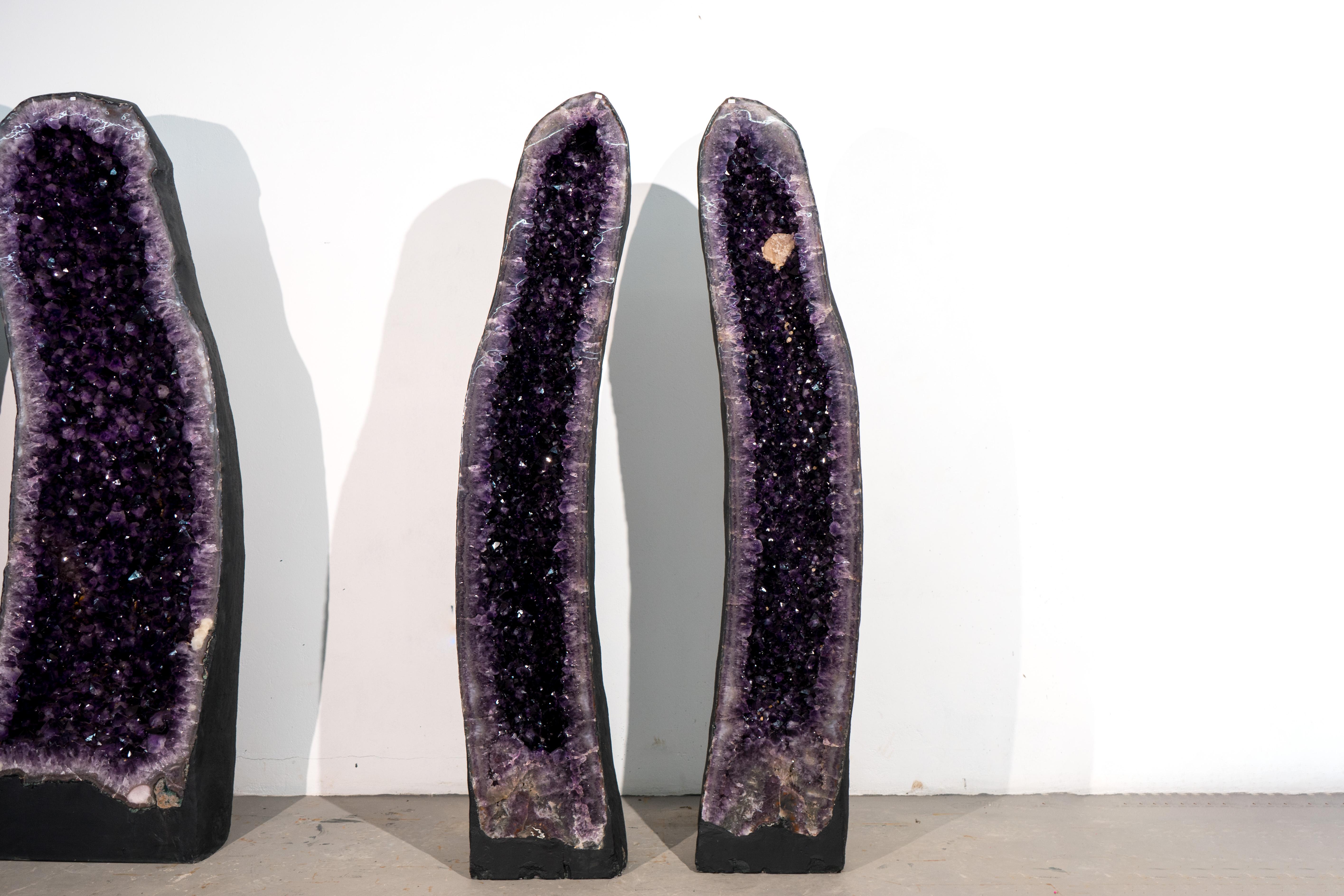 Par de Grandes Geodas de Amatista Morado Oscuro de 6 Pies de Altura, Decoración Simétrica de Cristal en venta 8