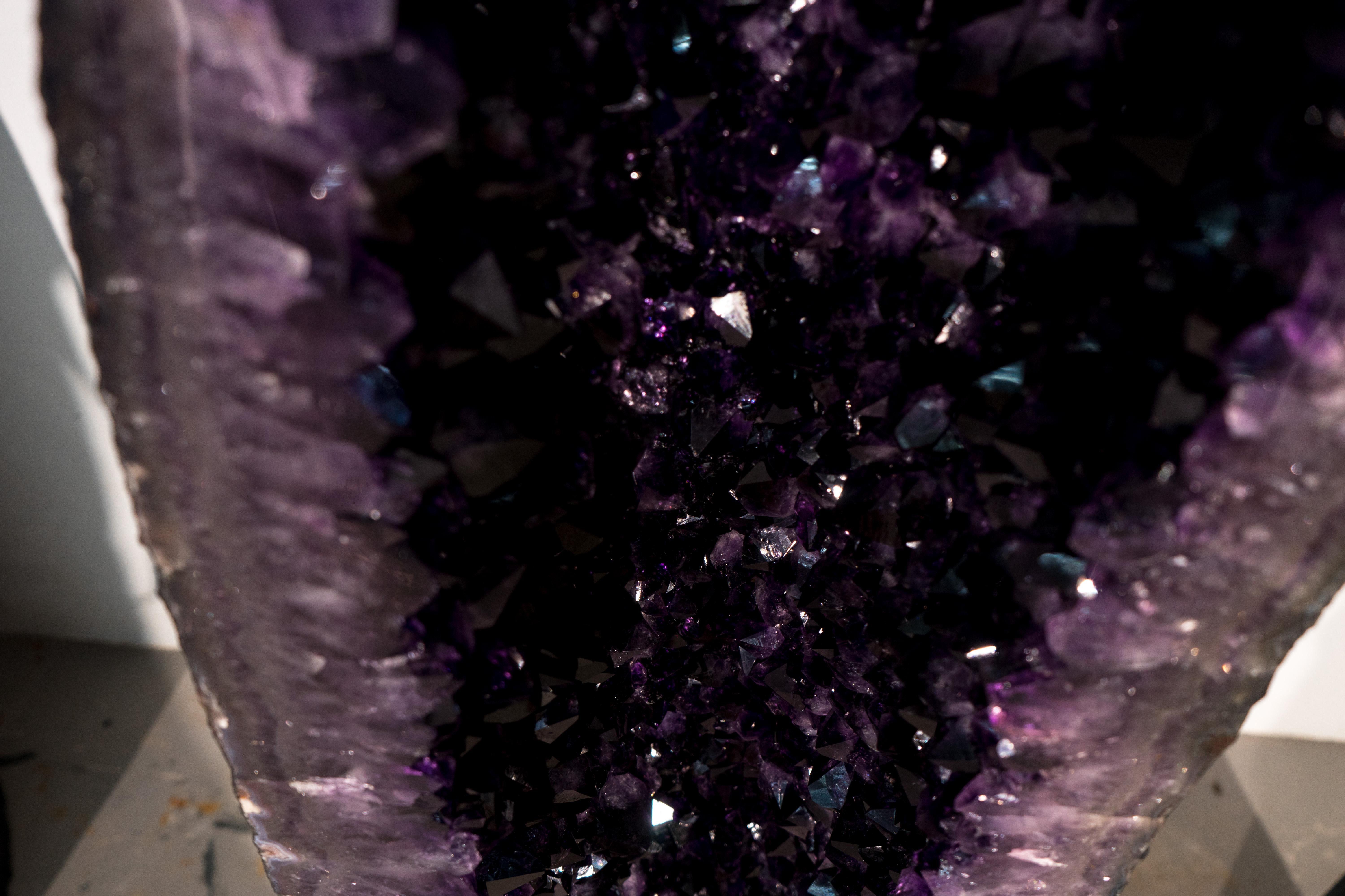 Par de Grandes Geodas de Amatista Morado Oscuro de 6 Pies de Altura, Decoración Simétrica de Cristal en venta 2