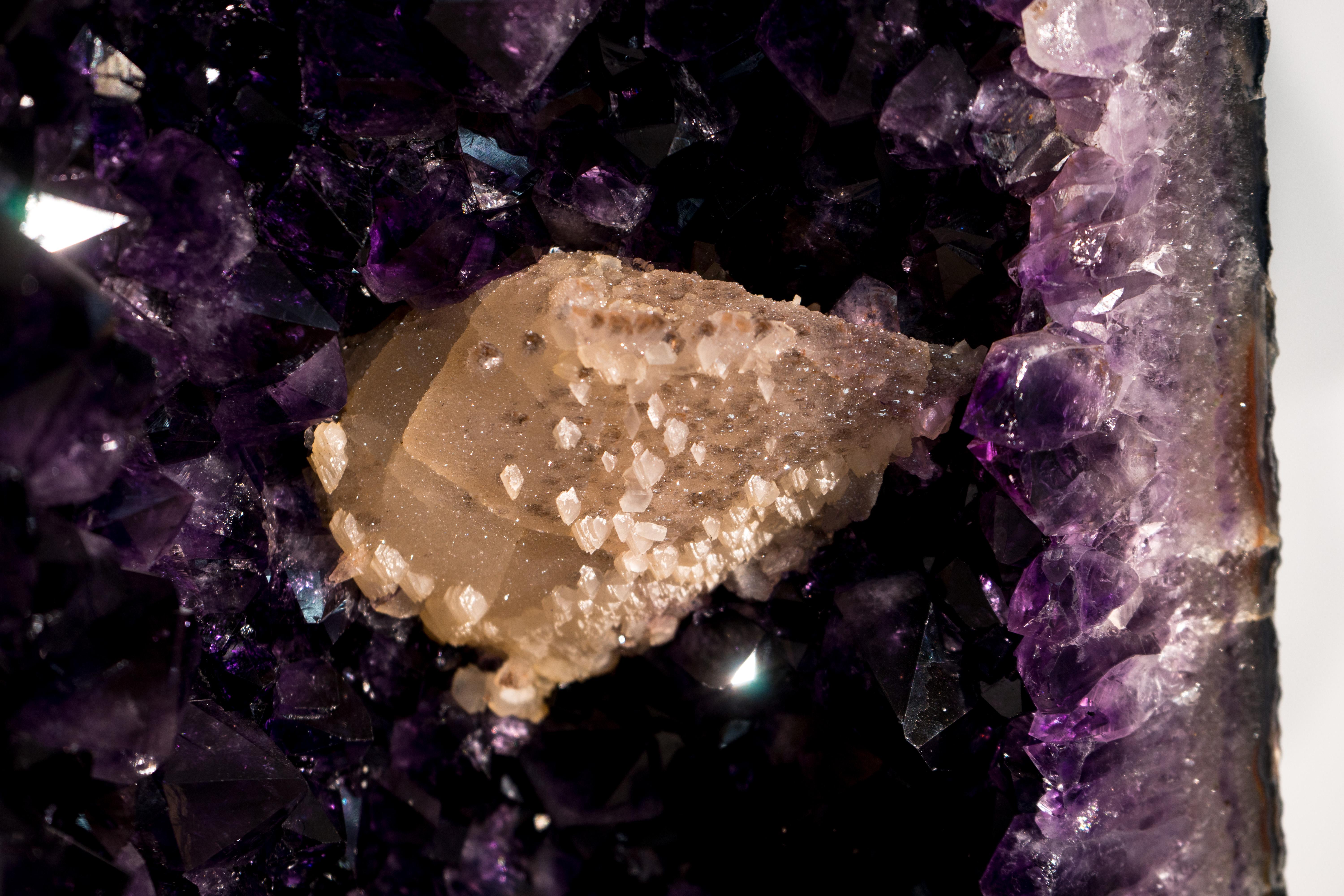 Par de Grandes Geodas de Amatista Morado Oscuro de 6 Pies de Altura, Decoración Simétrica de Cristal en venta 3