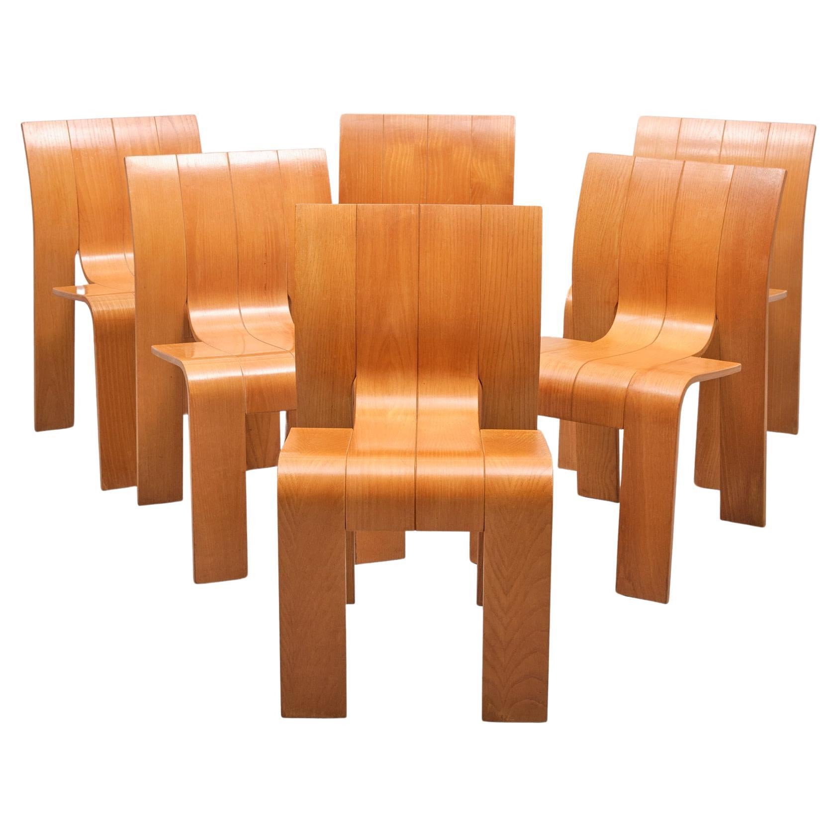 Love this Dutch design by Gijs Bakker for Castelijn . 1972 Holland 
The underlying idea was to reduce the complexity of the chair's form until a powerful image remained. The chair is made of 6 strips of laminateed beechwood 11 cm wide, linked by