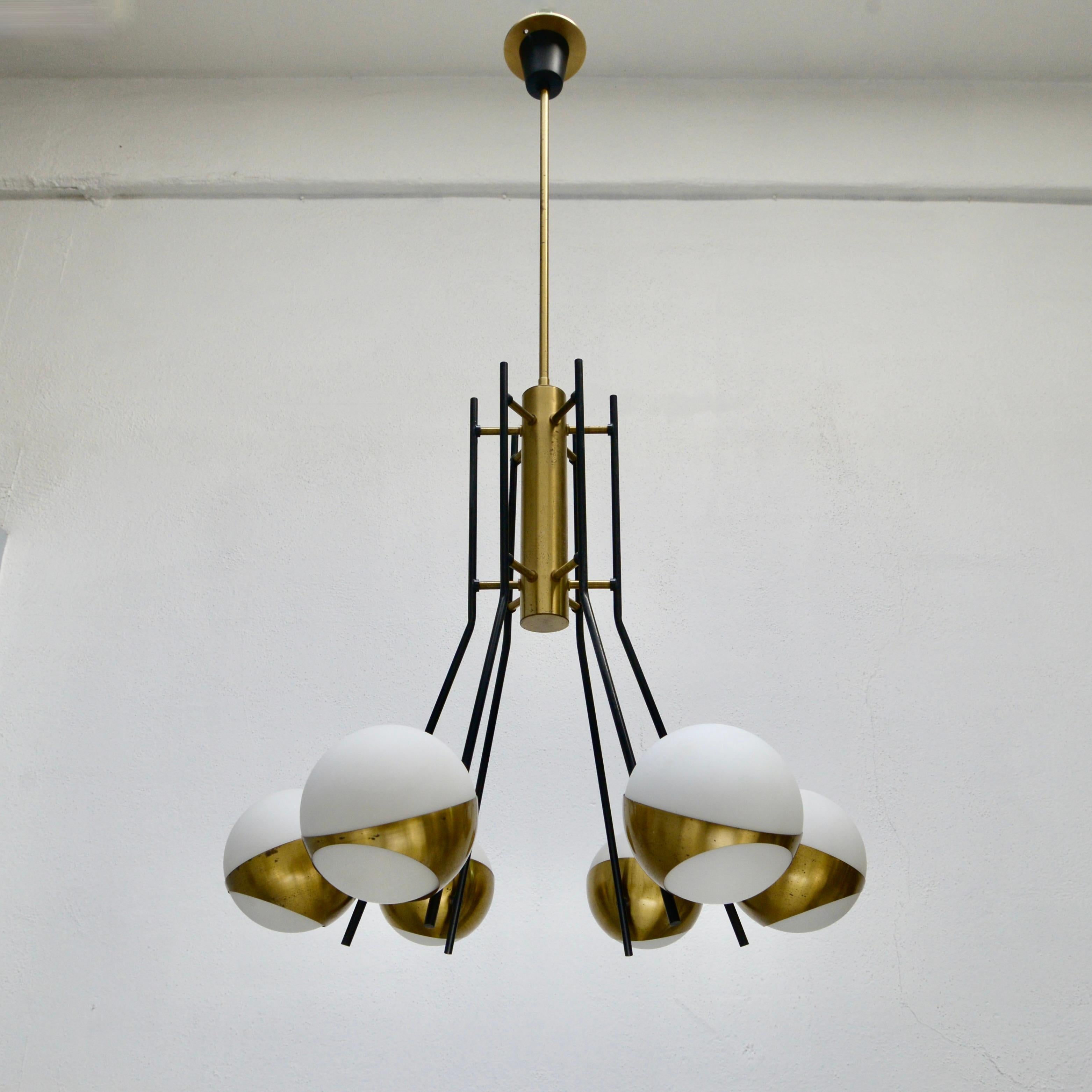 An original stunning 1950s 6 globe Stilnovo chandelier from Italy, with original brass and painted brass and glass finish. Partially restored and rewired with 6 E12 candelabra based sockets for use in the US. Light bulbs included with order. Can be