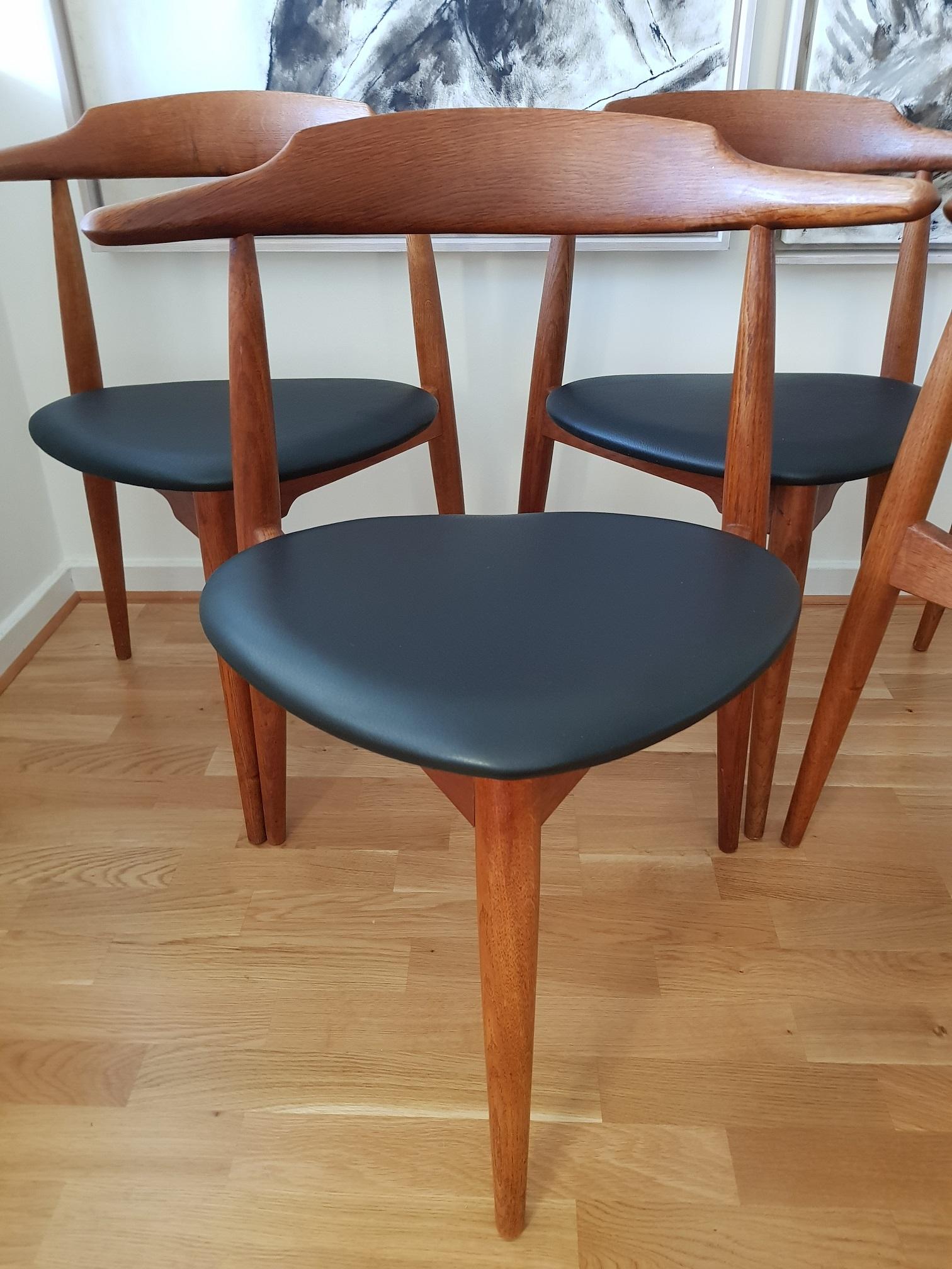 20th Century 6 Heart Chairs FH4104 in Teak/Oak and Leather by Hans J. Wegner for Fritz Hansen For Sale