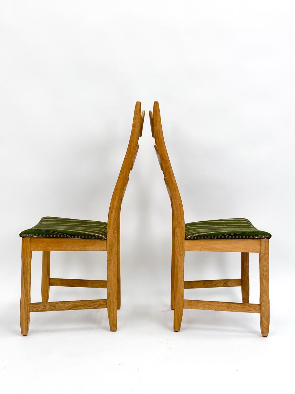 (6) Chaises de salle à manger en chêne sculpté Henning Kjaernulf, milieu du siècle, à dossier haut en vente 10