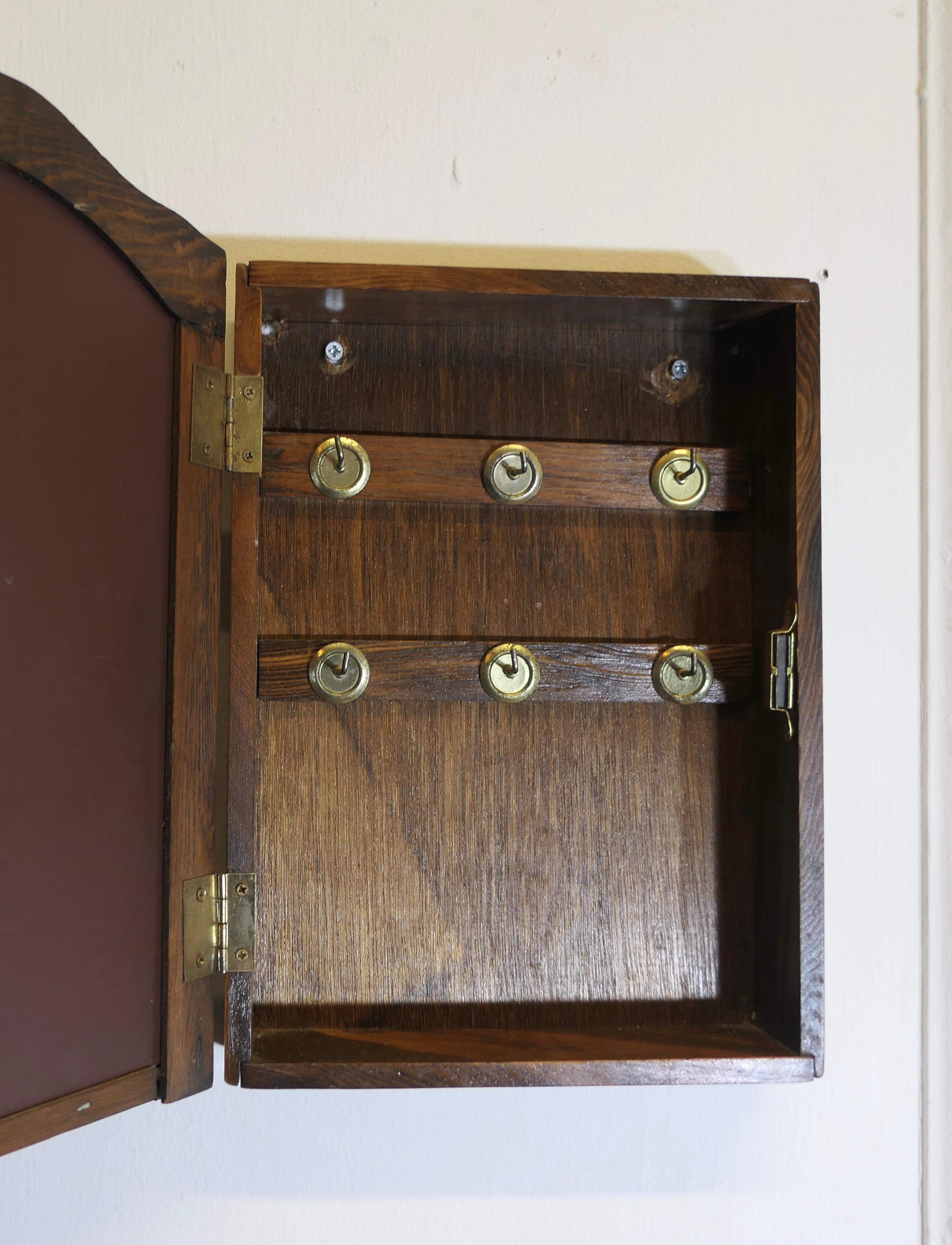 Armoire à clés à 6 crochets Bon état - En vente à Godshill, Isle of Wight